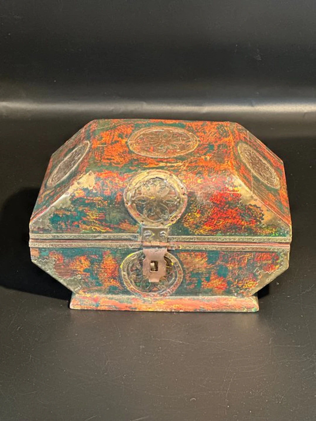 Vintage Indian box in polychrome wood and repoussé brass