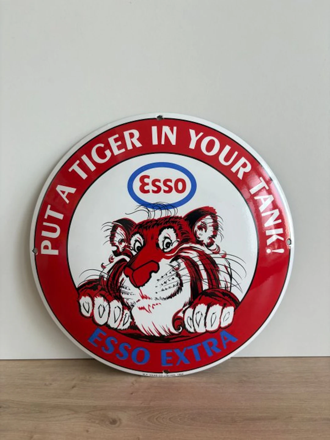 Esso - Magnificent enameled plaque - ESSO - Enamel plate - Steel