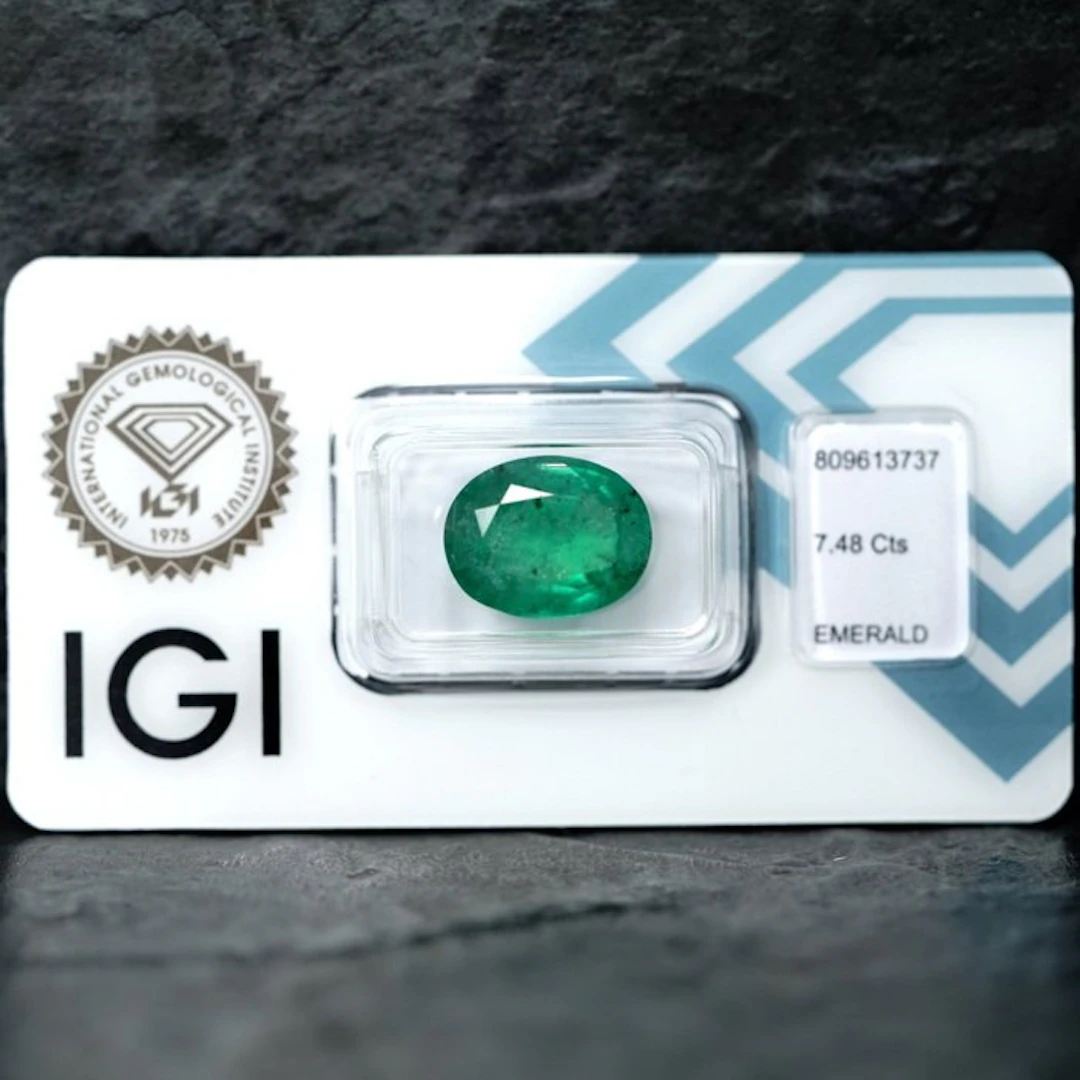 No reserve price - 1 pcs Green Emerald - 7.48 ct...