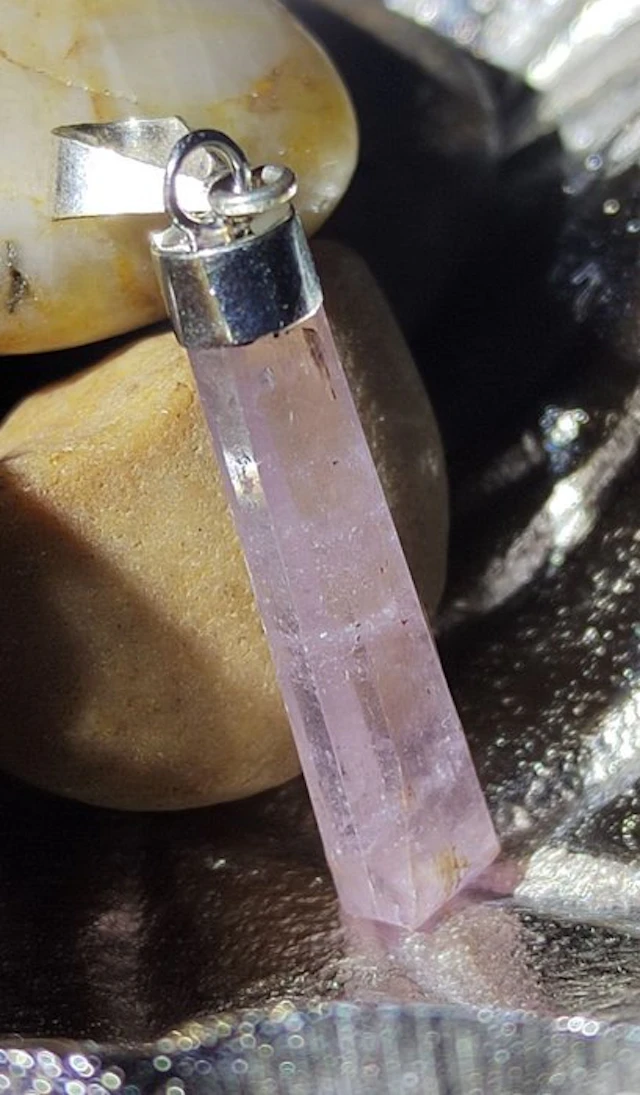 Kunzite Kuncita Pendant - High Quality - 12 Cts - No Reserve Prices- 2.39 g