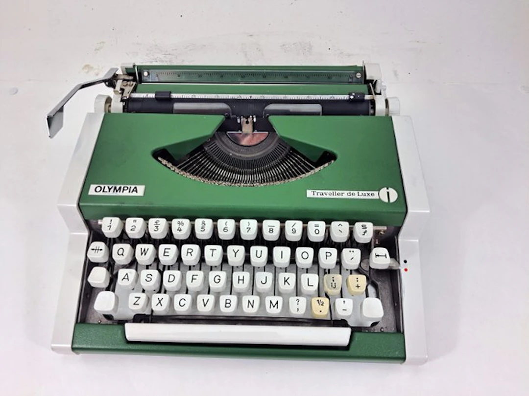 Olympia Traveller De Luxe - Typewriter - 1970-1980