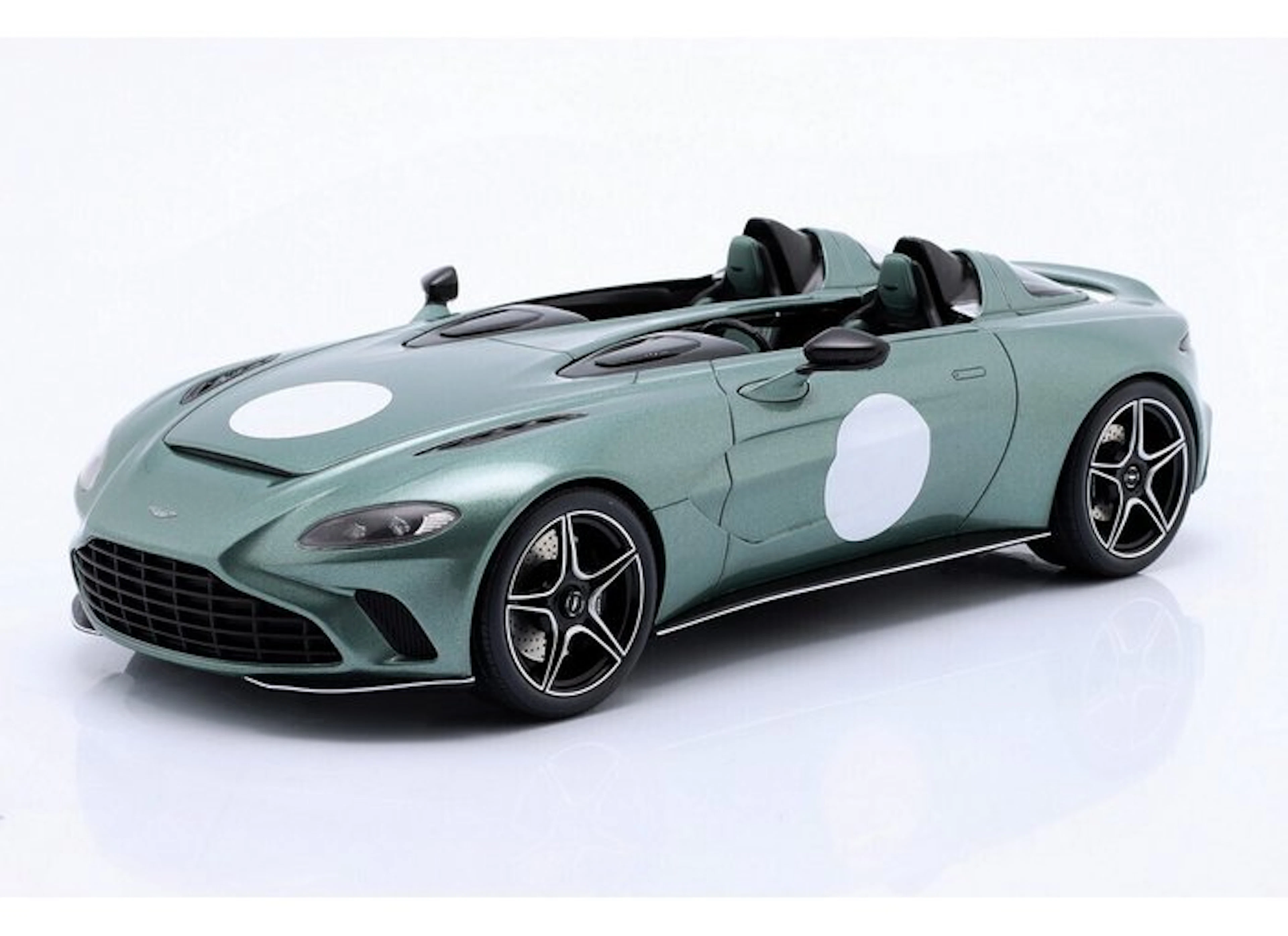 GT Spirit 1:18 - Model sports car - Aston Martin V12...
