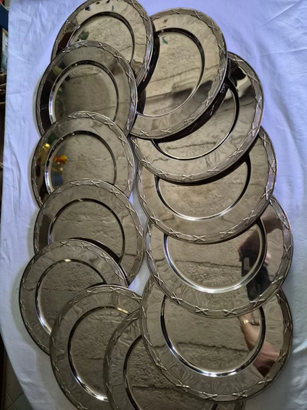 Charger plate (12) - Silverplated