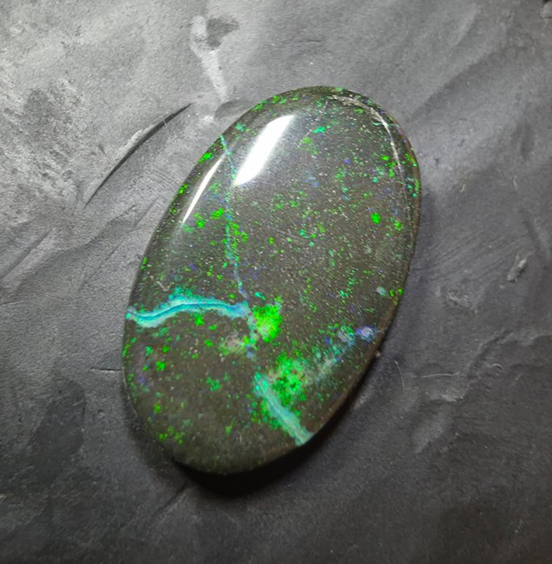 Opal Cabochon - Height: 17 mm - Width: 11 mm- 0.86 g - (1)