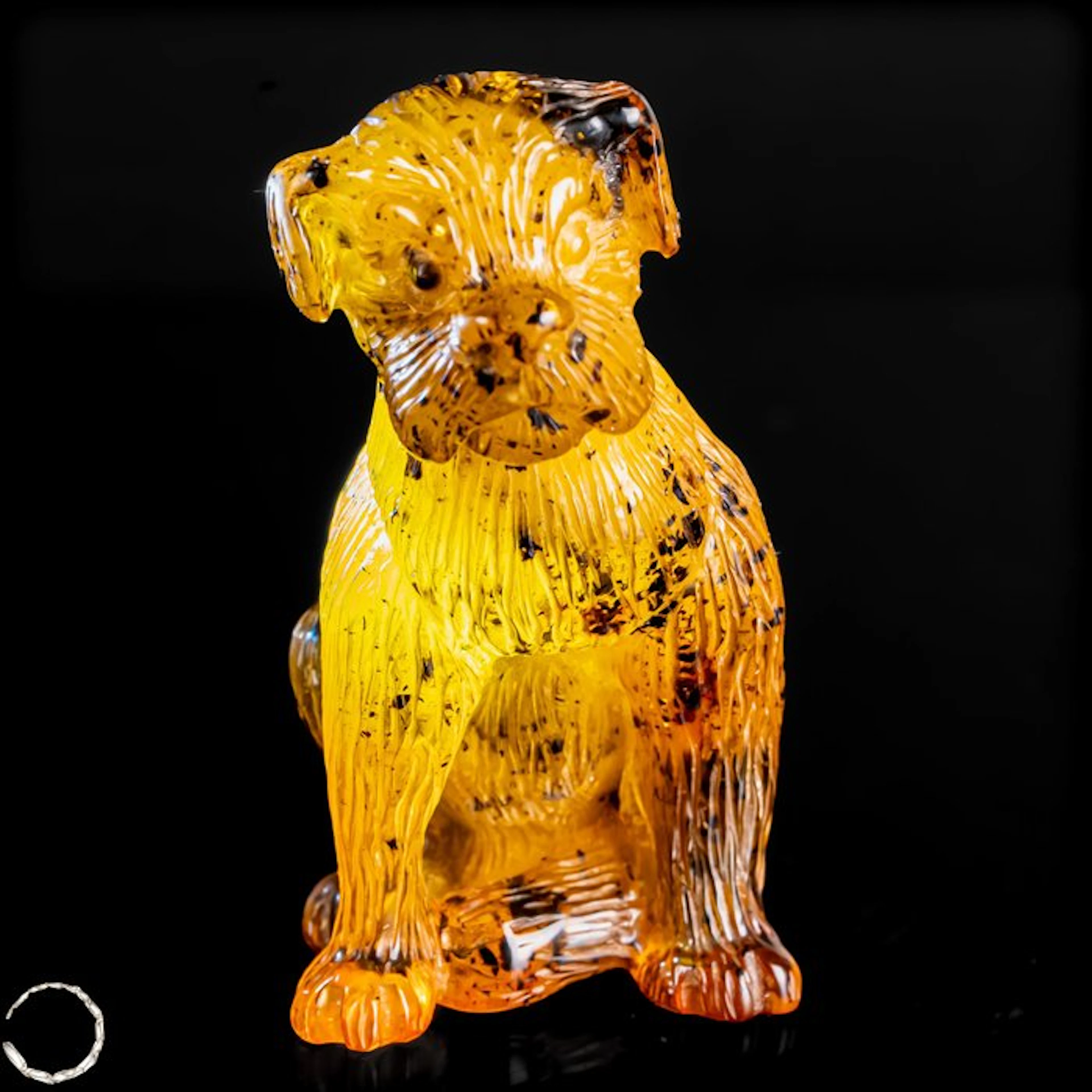 Baltic Amber Dog – A lovingly carved work of art in warm gold tones