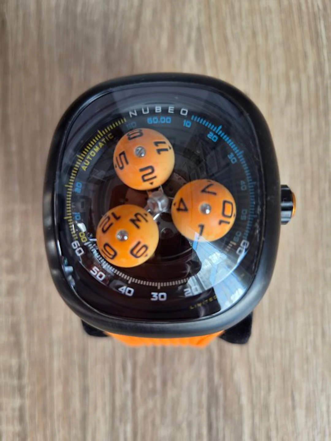 Nubeo - Tri star orbit automatique édition limitée 120 ex