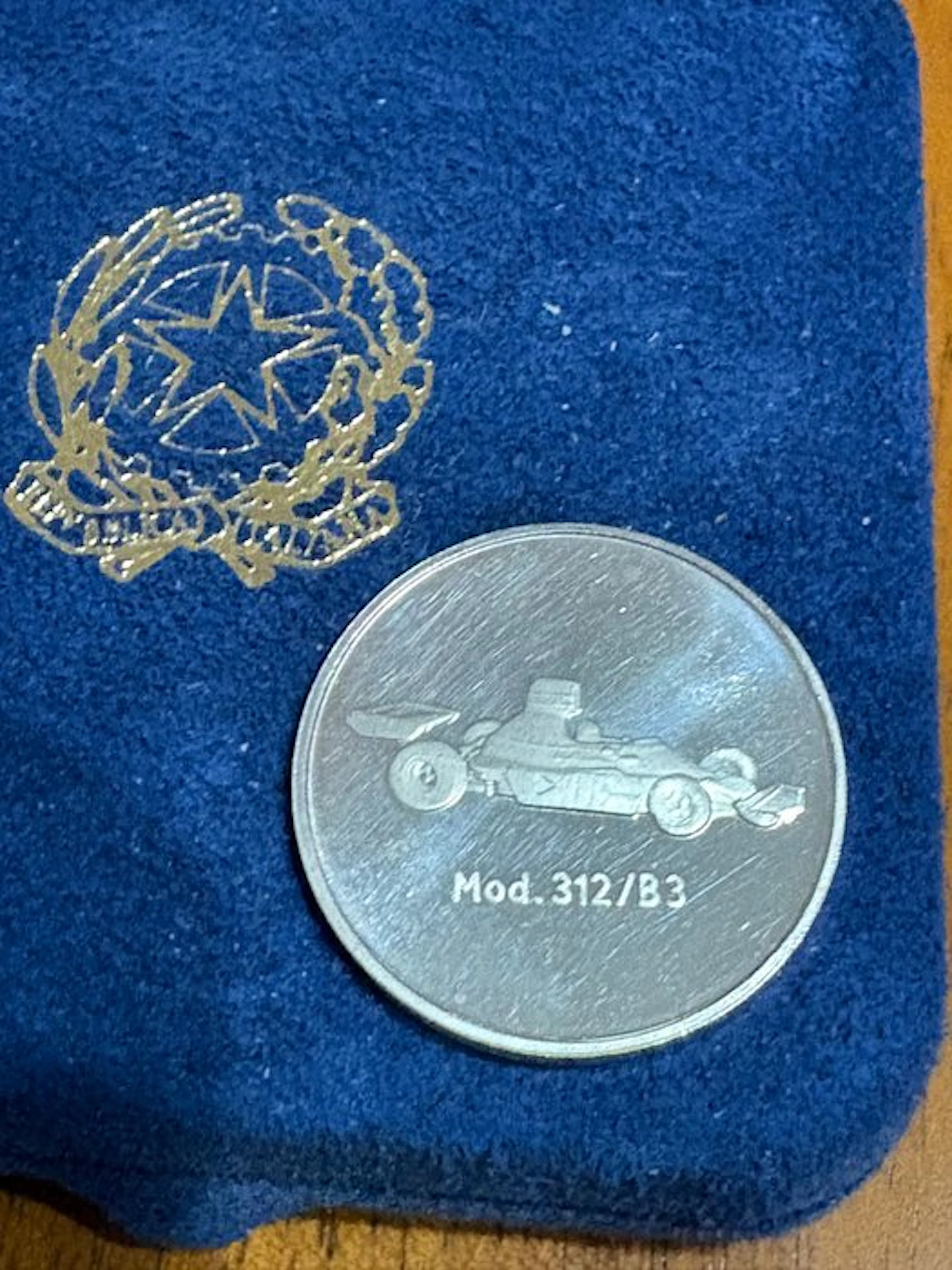 Emblem - Ferrari - 1 Monete/Medaglie ufficiale Ferrari...