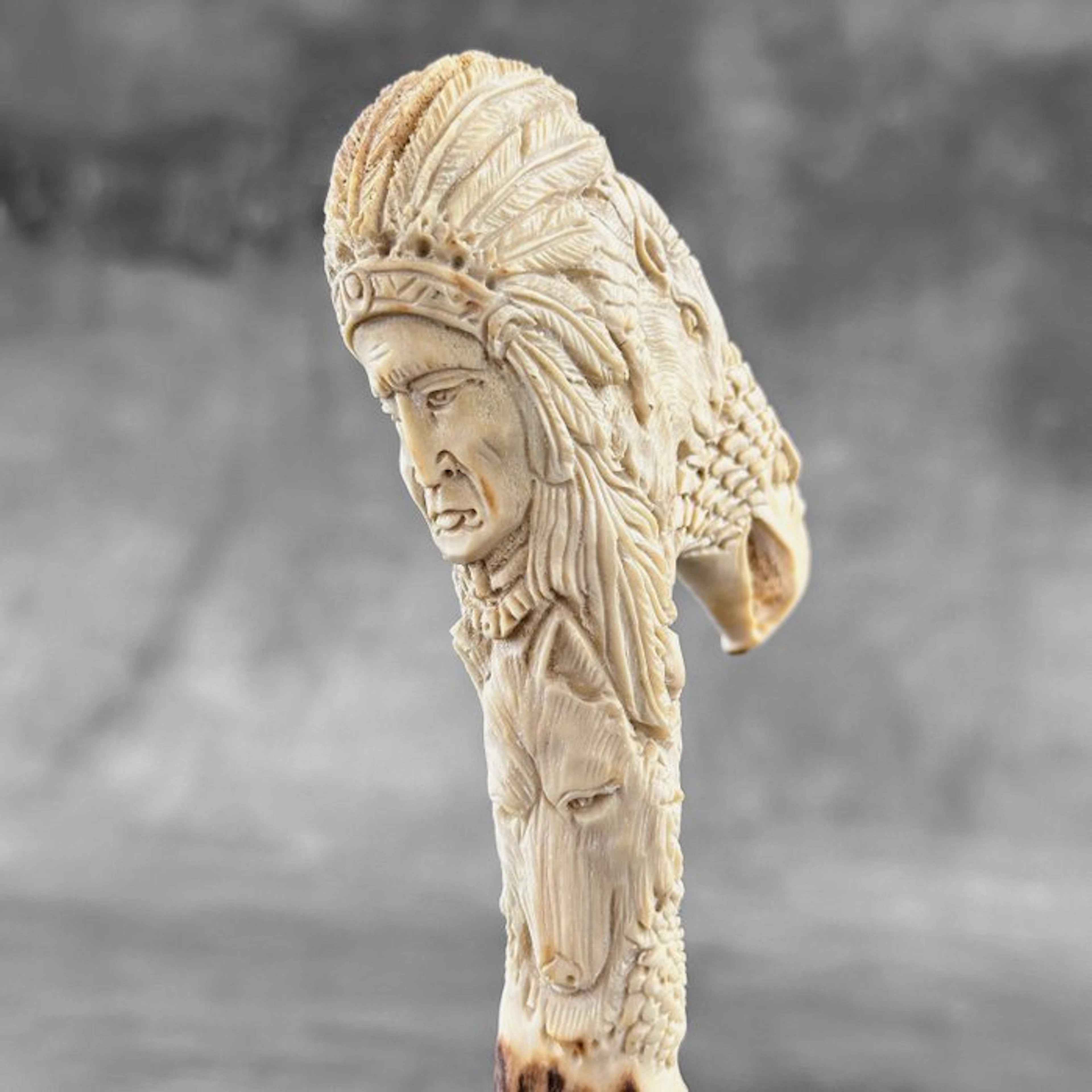 Carving, NO RESERVE PRICE - Stunning Native American with...