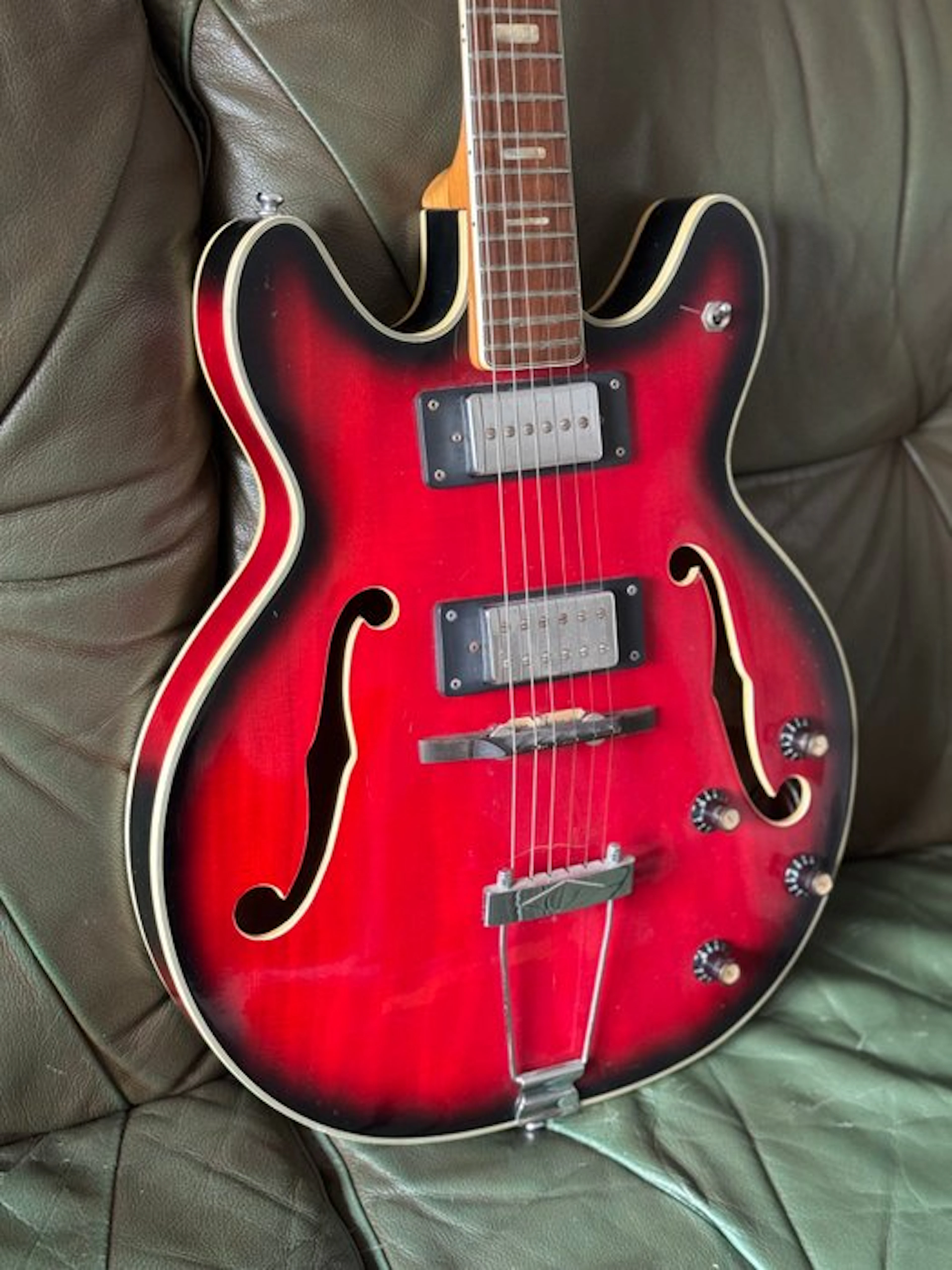 Univox - - Electric guitar - Japan - 1960