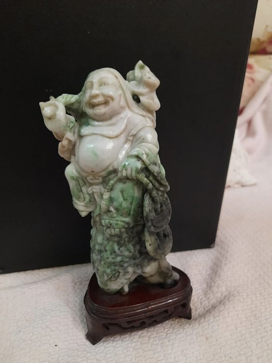 Buddha sorridente sulla rana dei soldi - jade jadeite - China