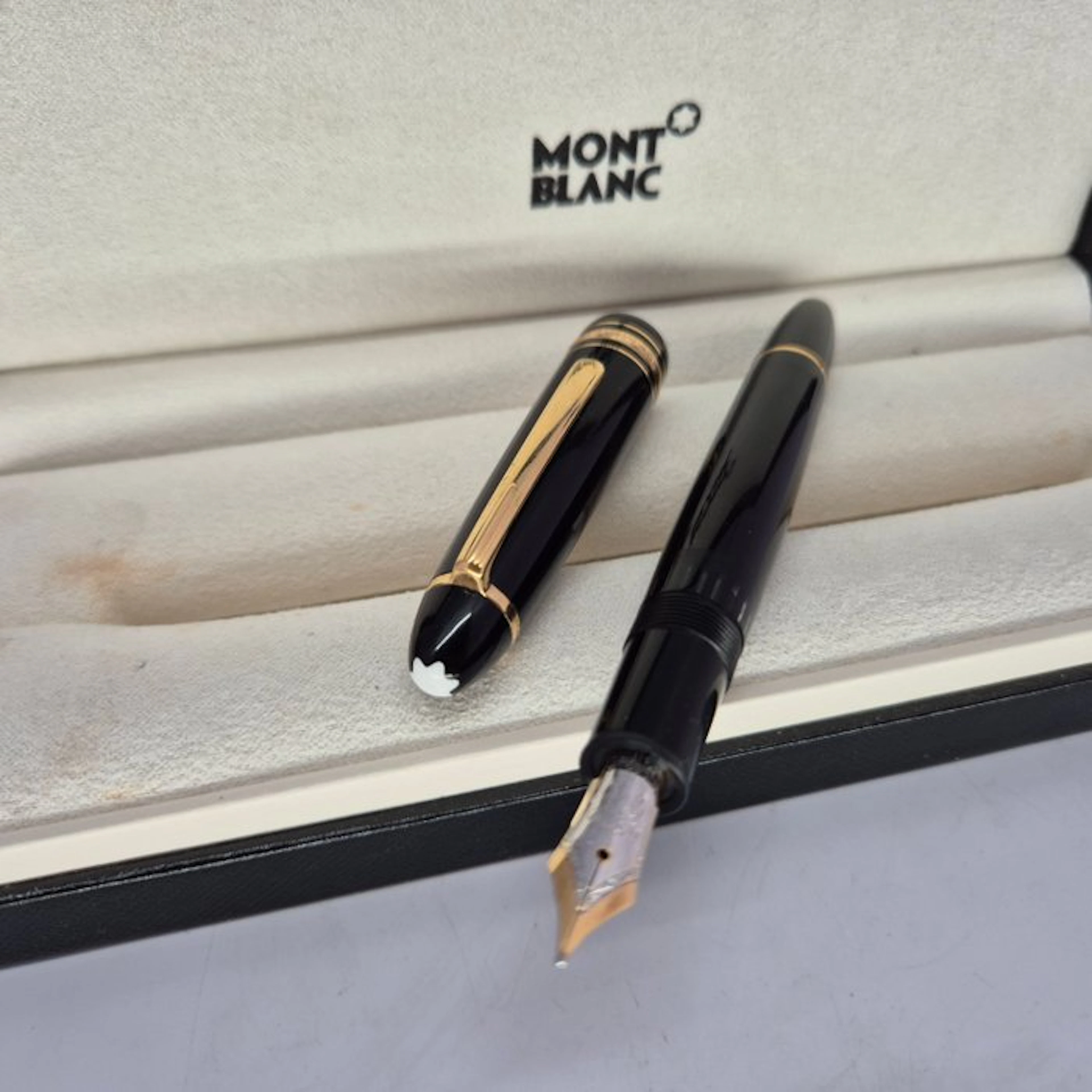 Montblanc - Meisterstück 146 "LeGrand" - 14k gold nib (M)...