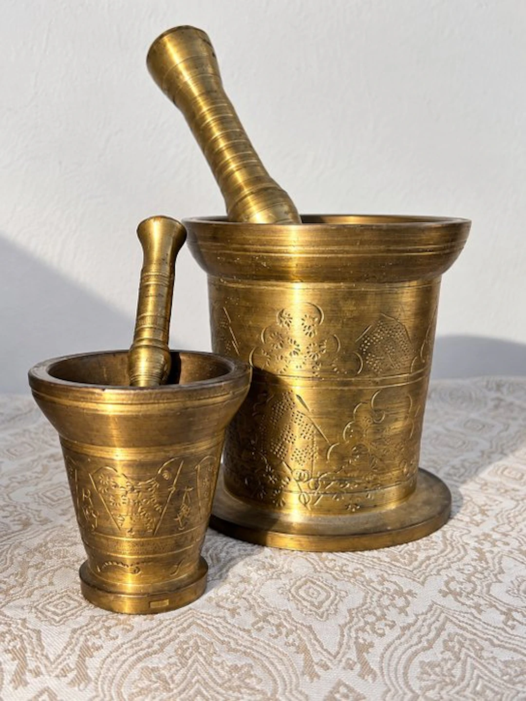 Mortar and pestle (4) - Brass