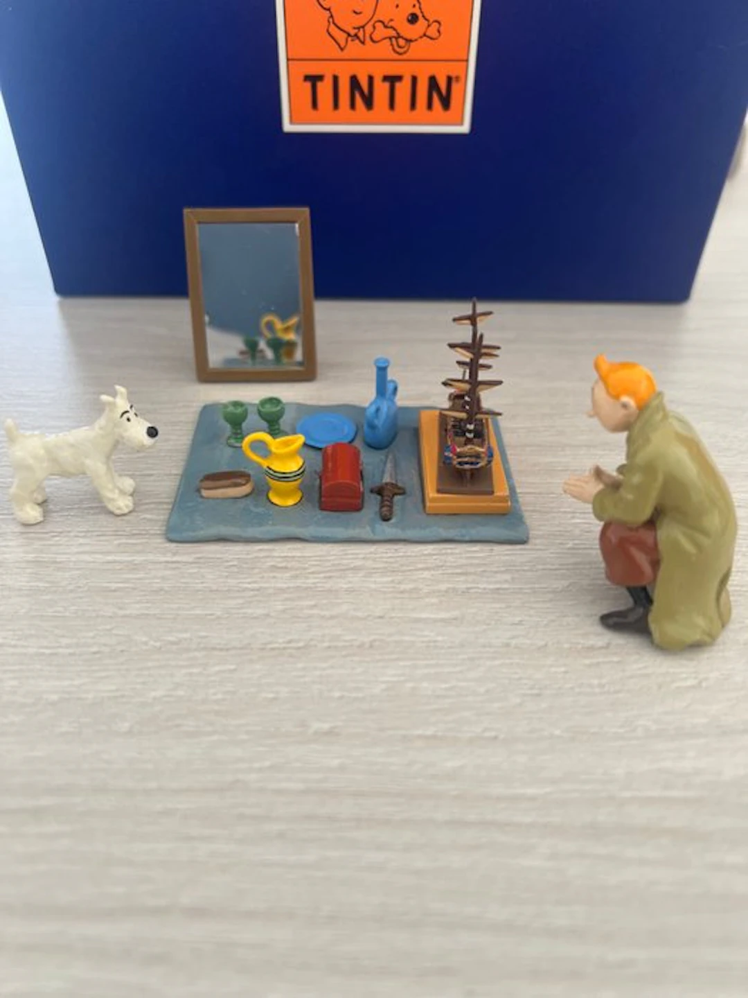 Figurine Moulinsart 46941 - Tintin et Milou au marché aux puces