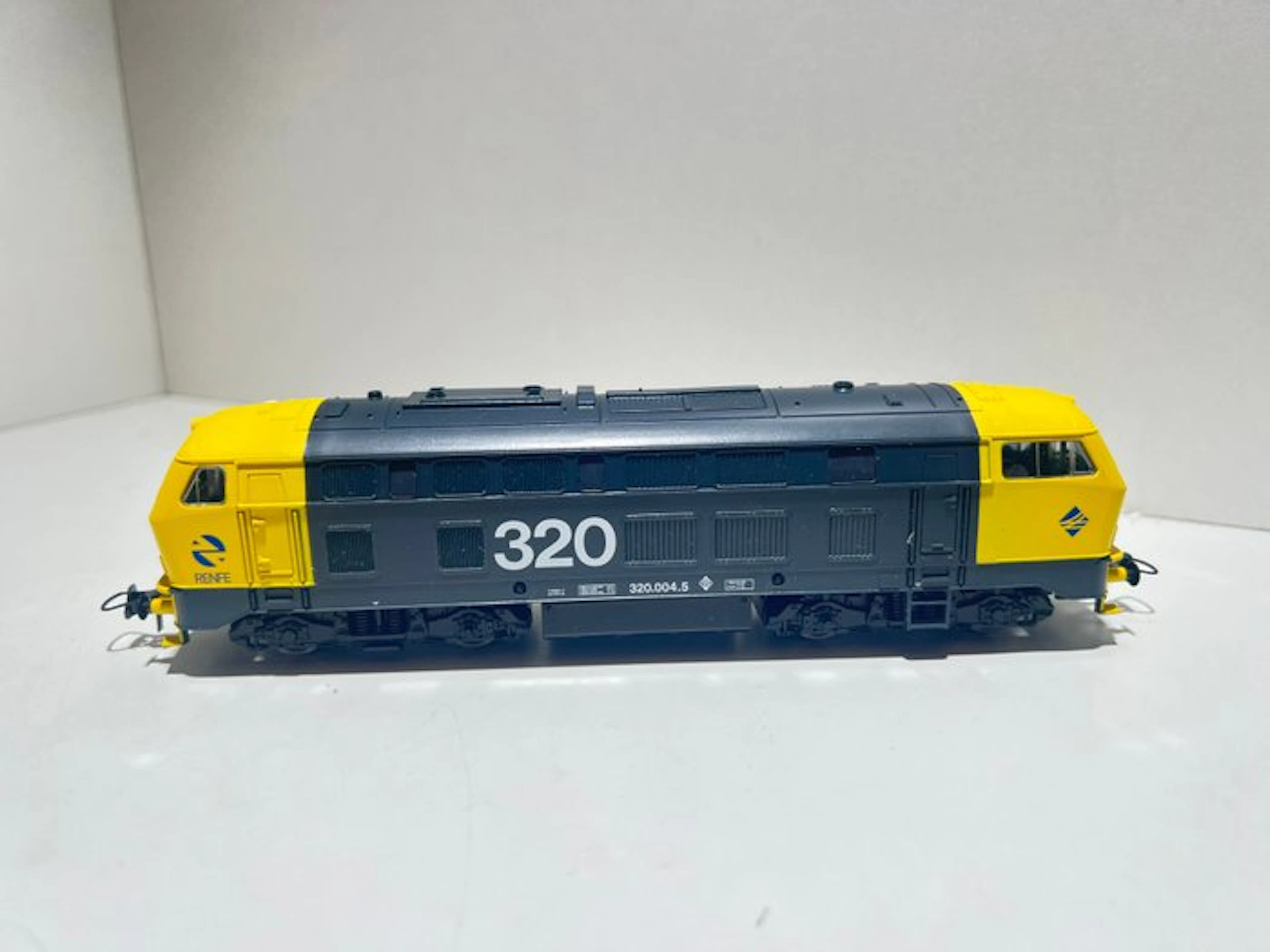 Roco H0 - Diesel locomotive (1) - Series D320.004.5 - RENFE
