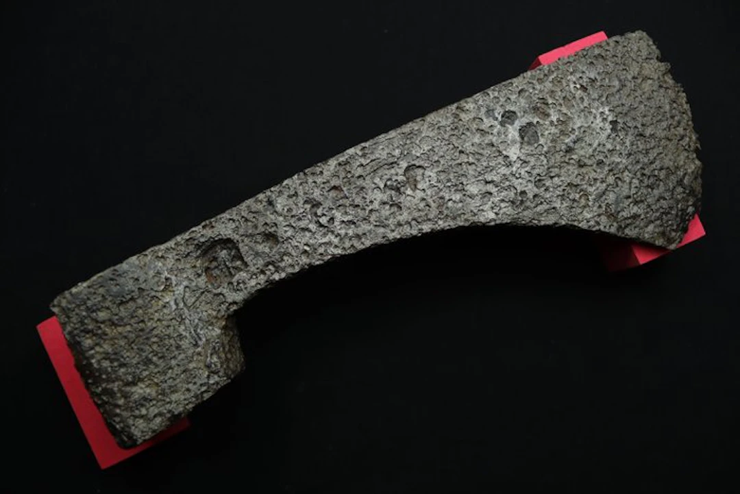 Medieval (Gothic) - Heavy Iron Crusader Axe - 28.2 cm (No reserve price)