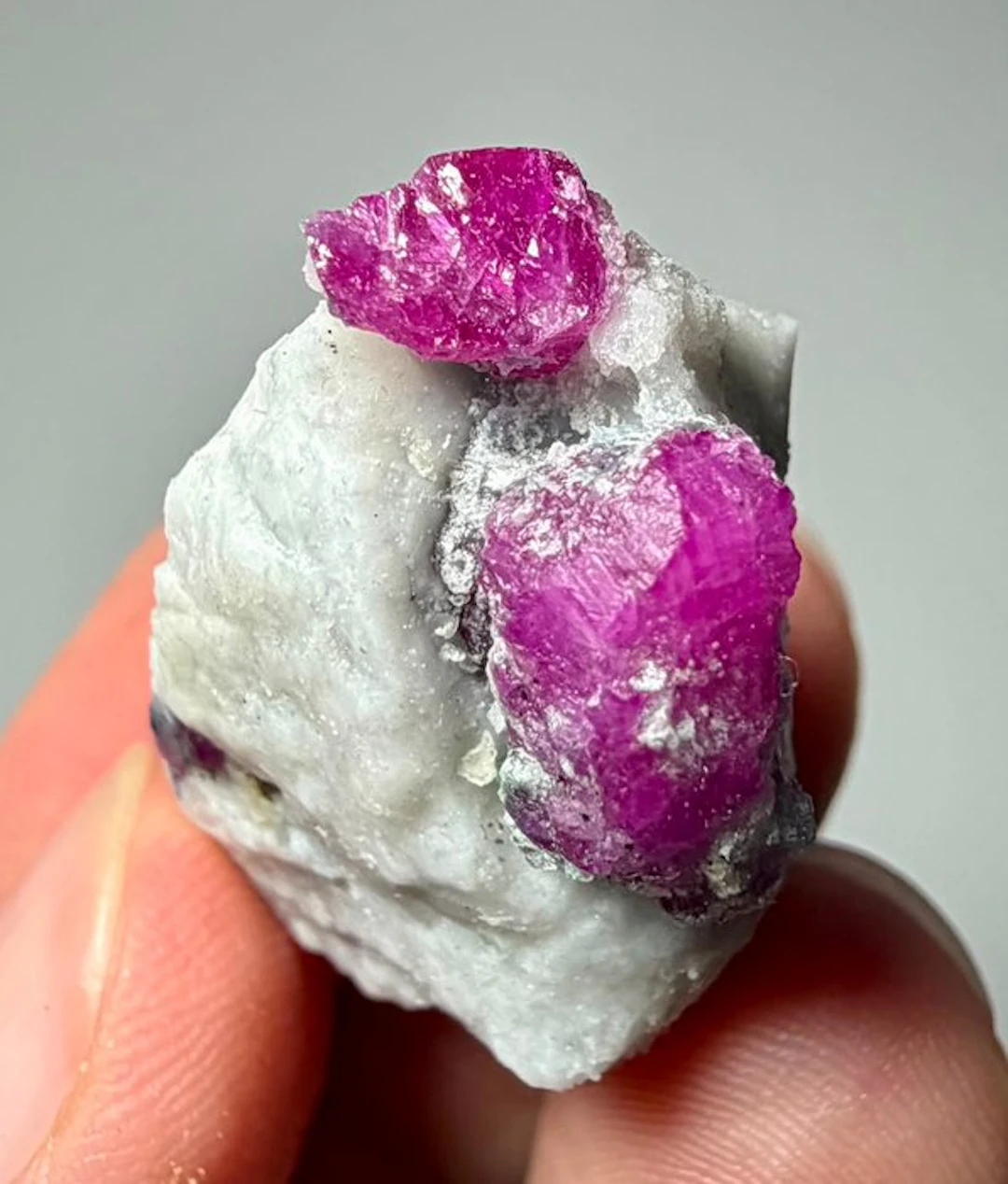 Ruby Crystals on matrix - Height: 28 mm - Width: 17 mm- 10.09 g - (1)