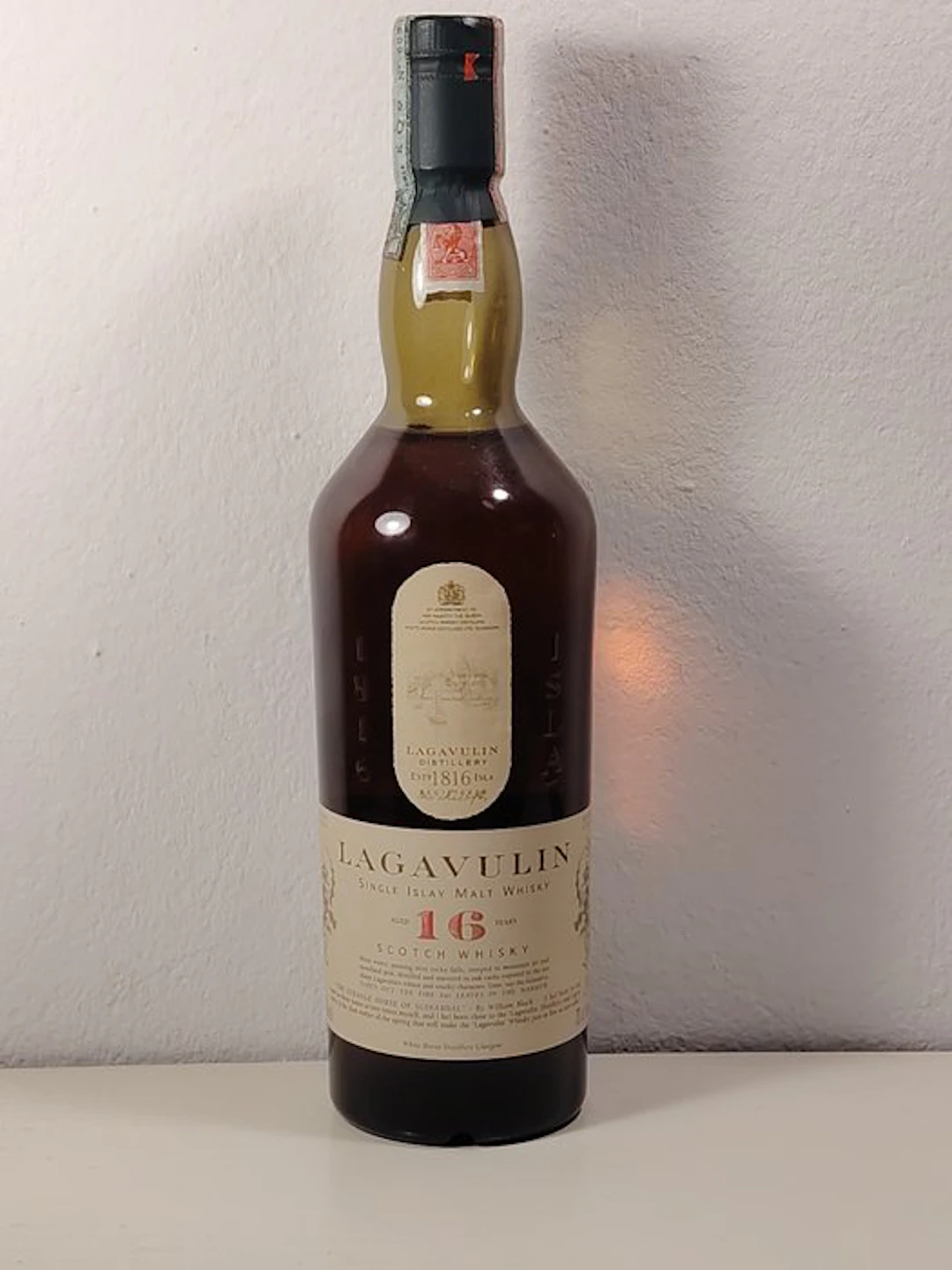 Lagavulin 16 years old White Horse - b. 1990s - 75cl