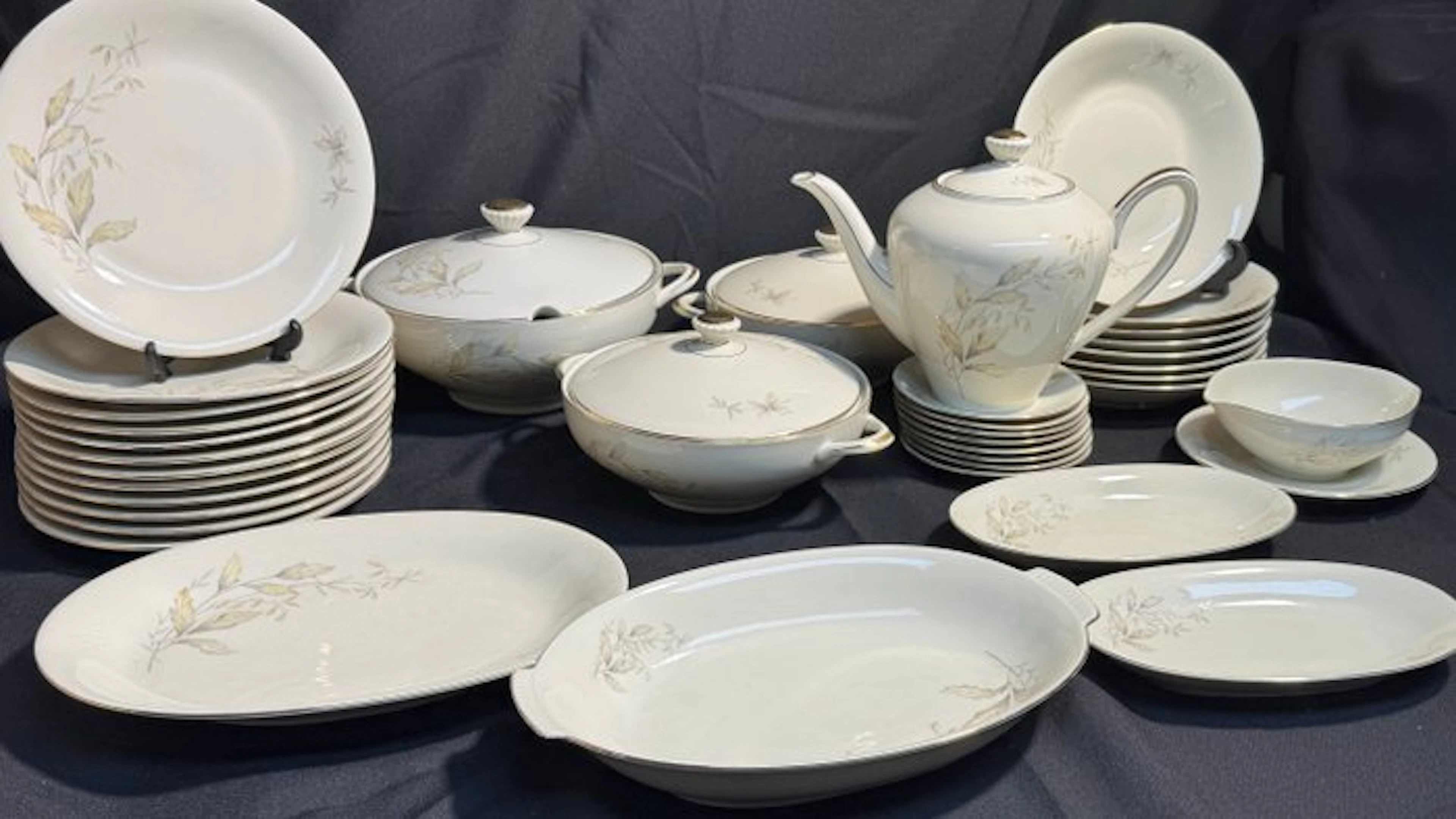 GH Bavaria Porcelaine - Table service (37) - Porcelain