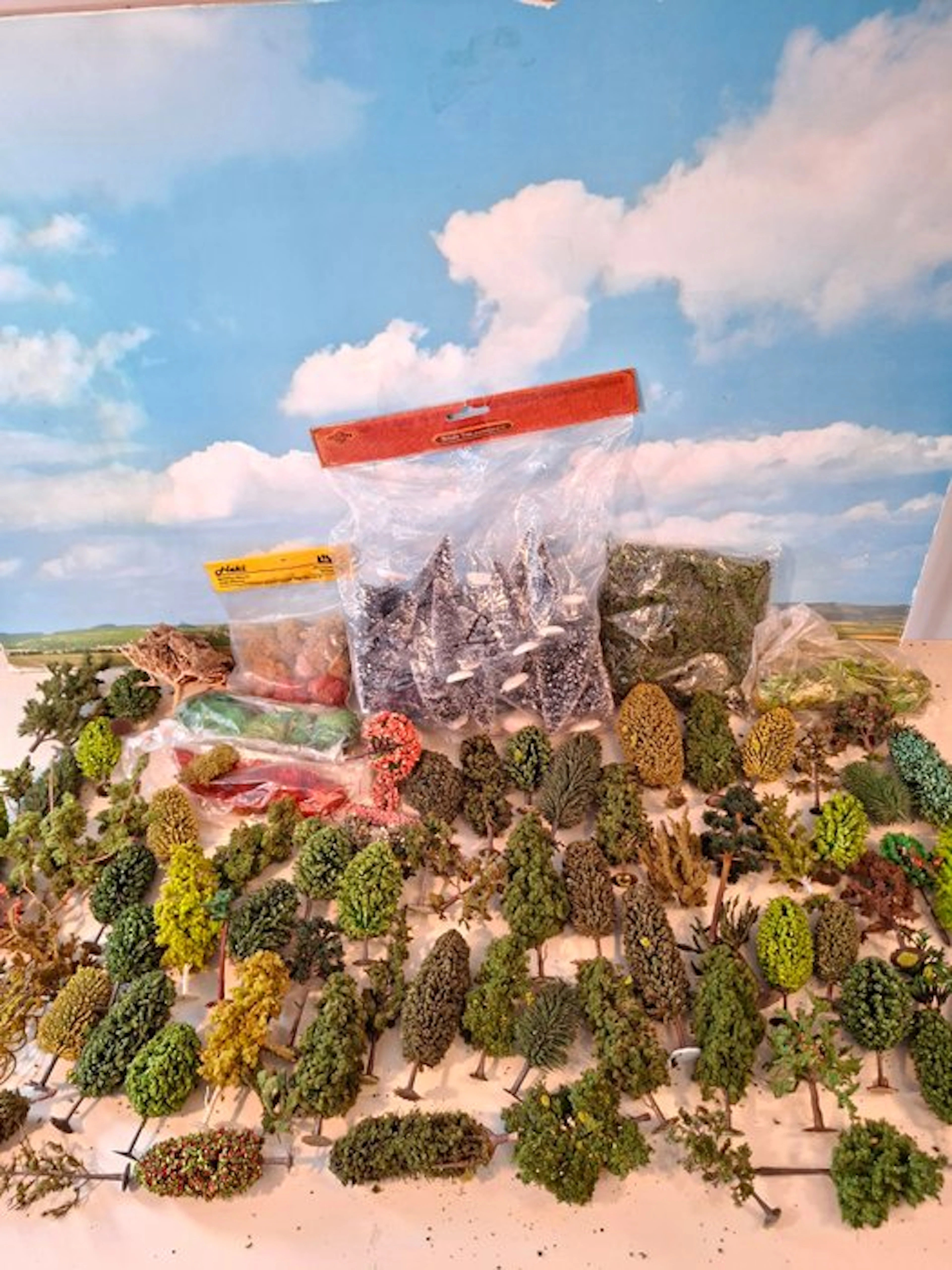 Heki, Busch H0 - Model train scenery (100) - loofbomen , dennen en mos