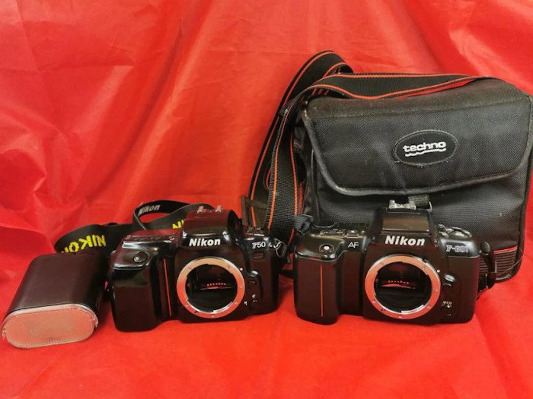 Nikon KIT Lotto Nikon F50 e Nikon F-601 Flash Metz e...