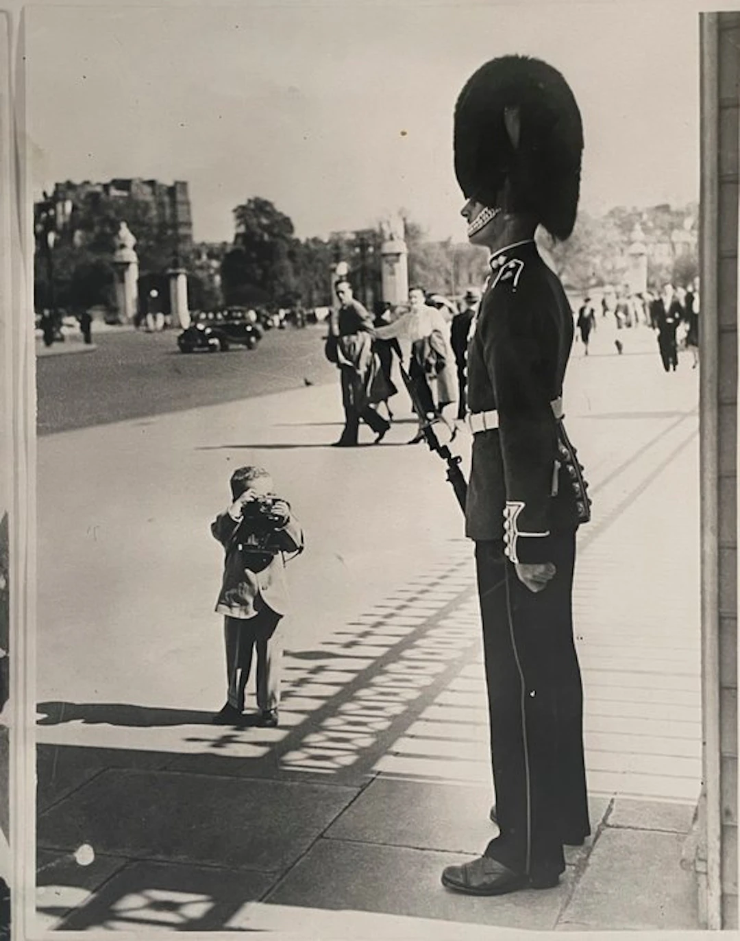 Kennedy Picture Service - Le petit photographe et le garde royal — Londres