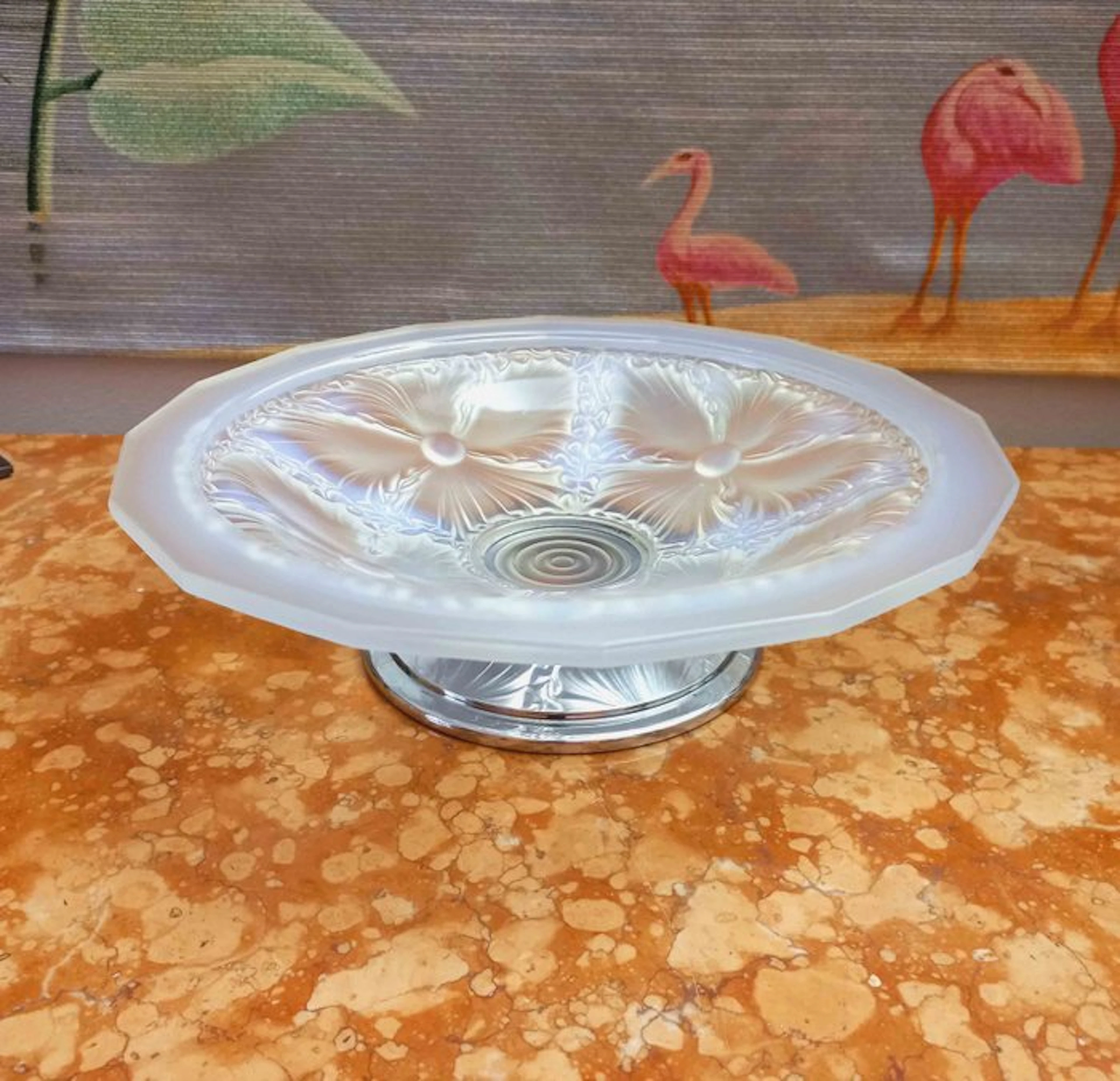 Centrepiece - Glass, opalescent pressed-moulded - Art Deco Coupe