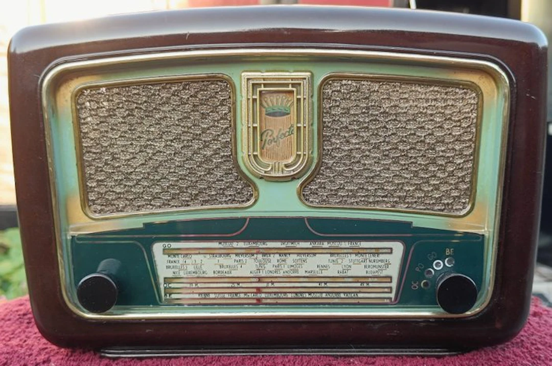 Radio Perfecta - 138 Tube radio