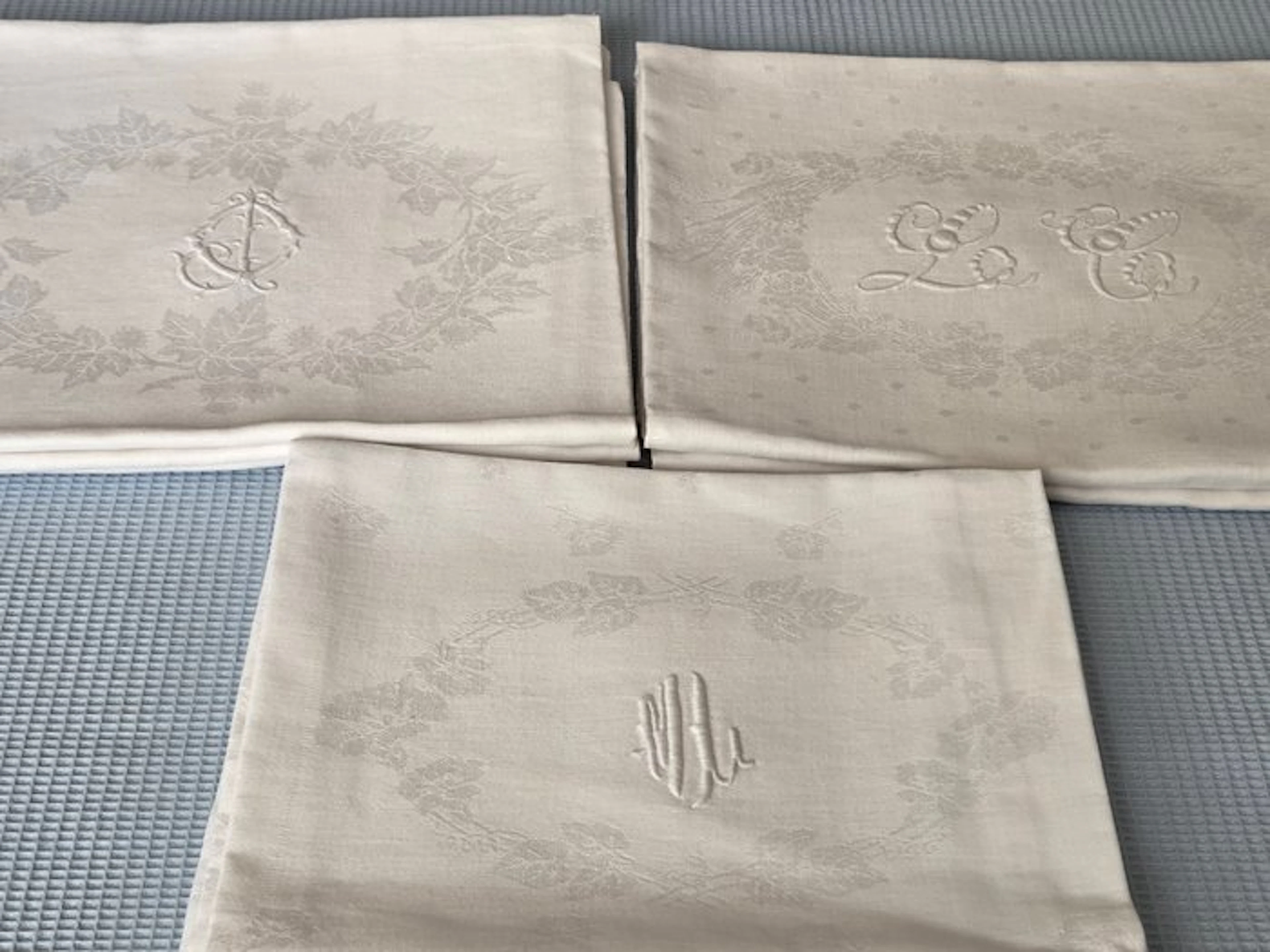 "ML"- "LE-"JO" - Napkin (8) - 84 cm - 74 cm