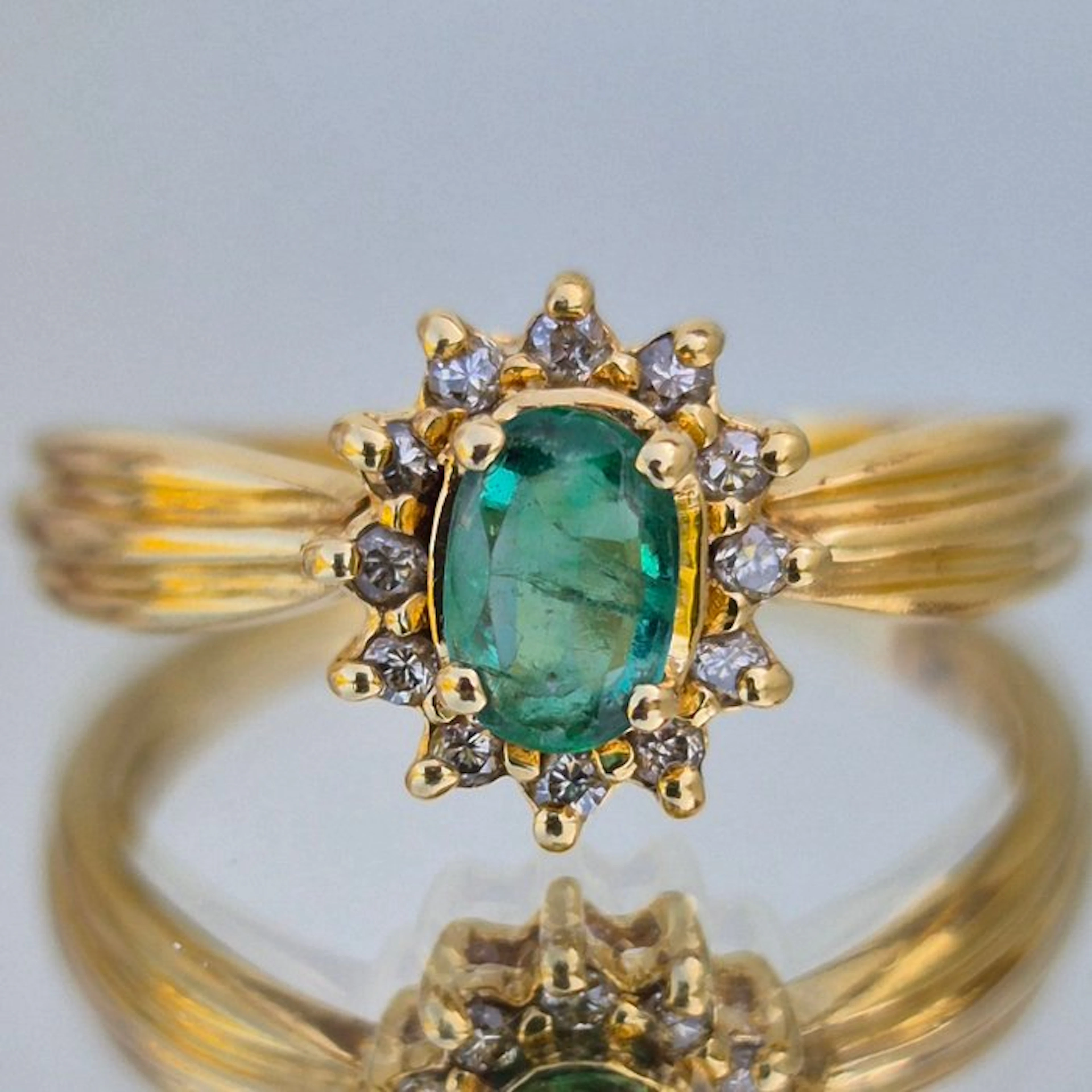 No reserve price - Ring - 18 kt. Yellow gold - 0,37ct. tw. Emerald - Diamond