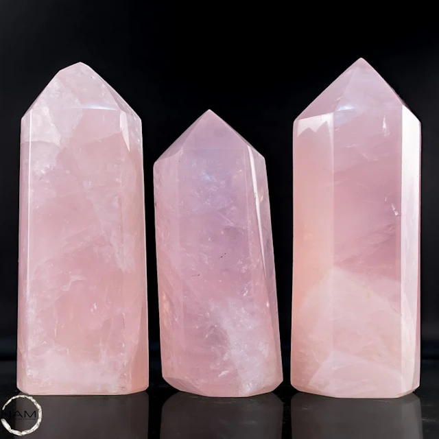 Rose Quartz Obelisks – Elegant Crystal Points Made from Natural Stone Harmony