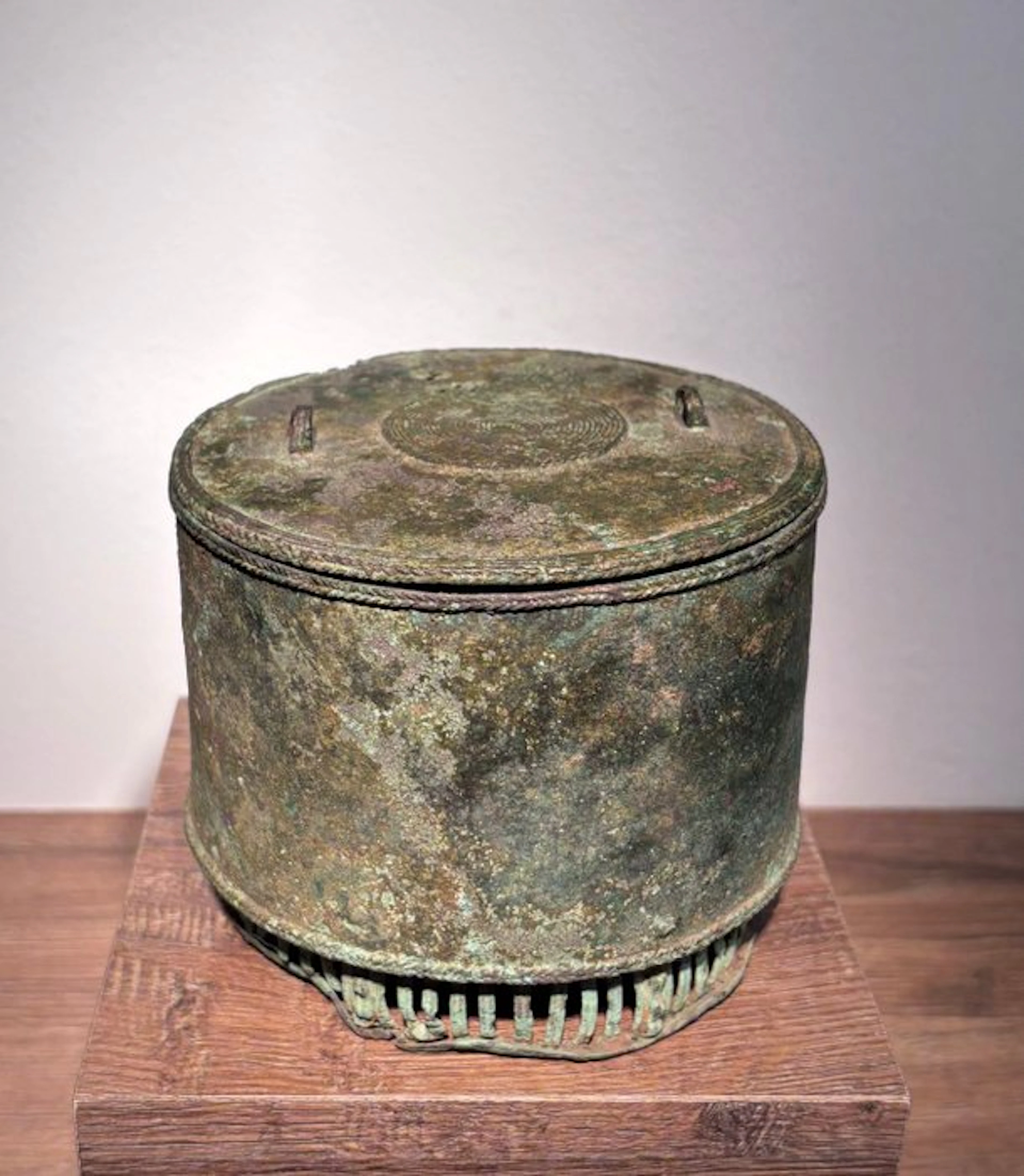 Akan bronze box - Figure - Akan - Ghana