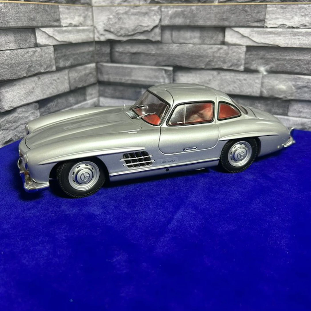 MiniChamps 1:18 - Model car - Mercedes-Benz 300 SL Gullwing W198 (1954)