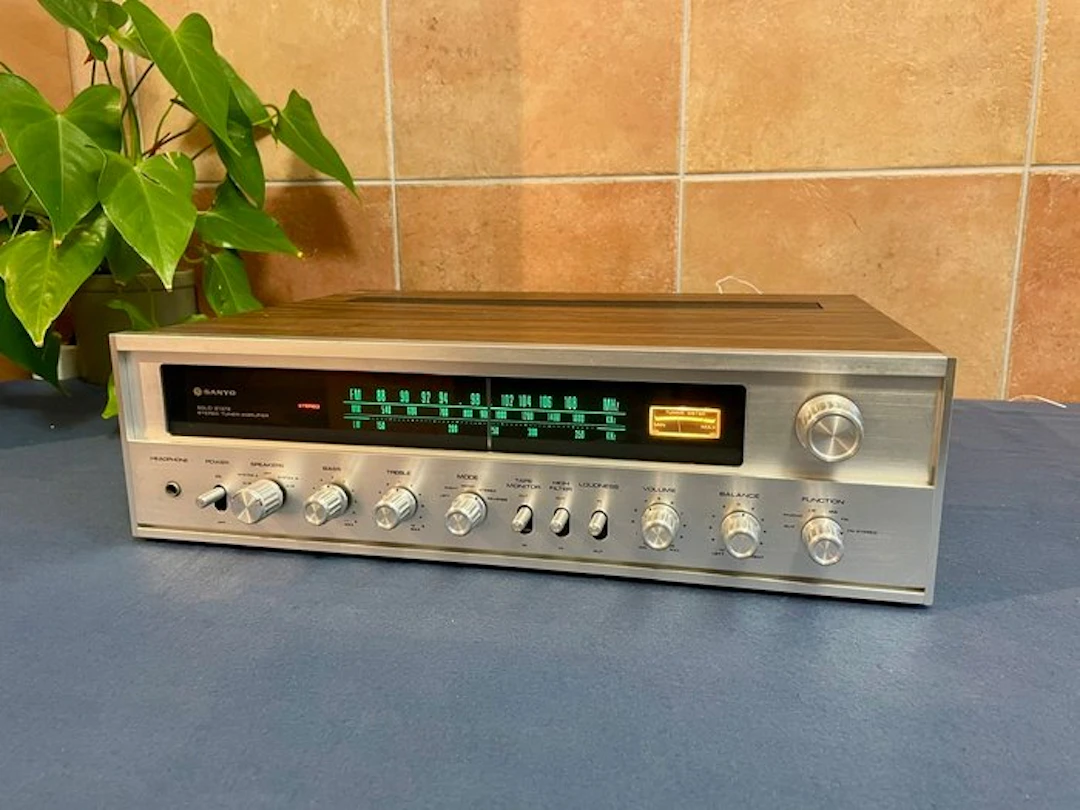 Sanyo - DCX-2500L Solid state stereo receiver