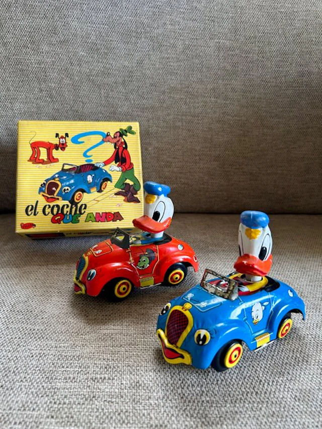 Geyper - Disney - Donald Duck in his moving car