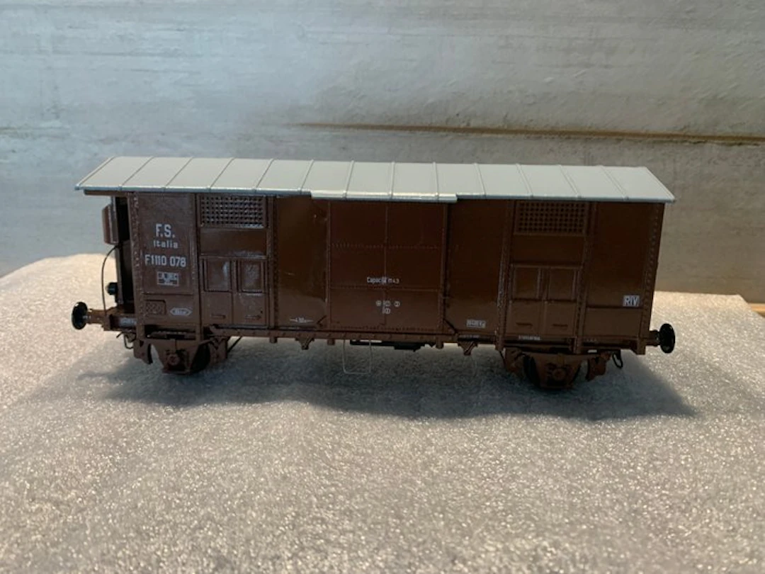 CMD 1 - Model train wagon (1) - Two doors removed