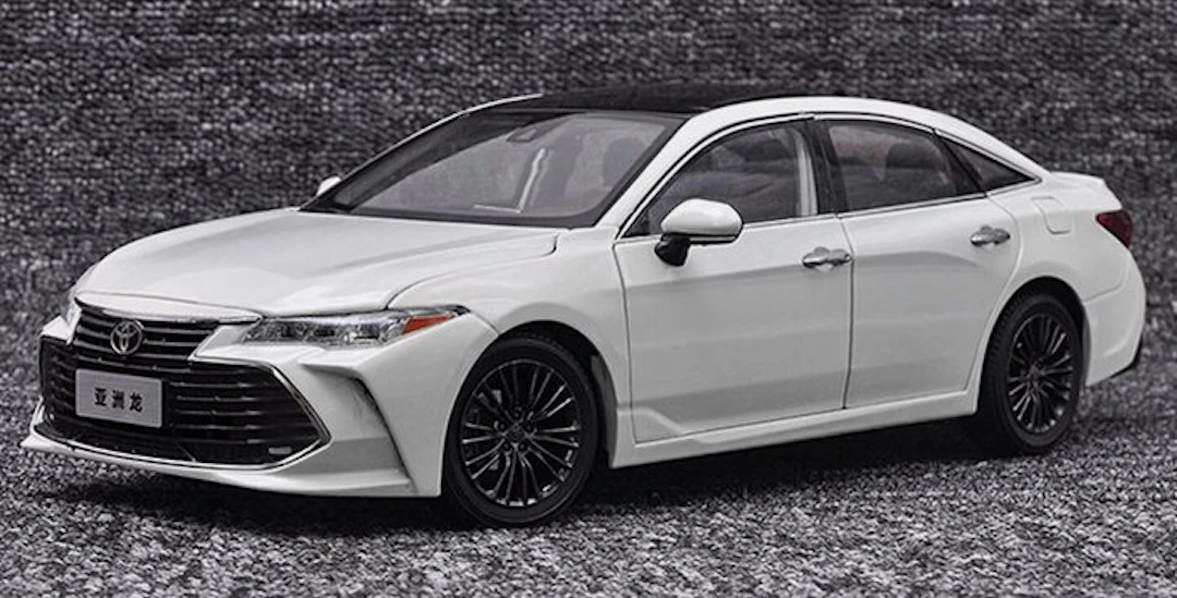 Toyota dealer model 1:18 - Model car - Toyota Avalon –...