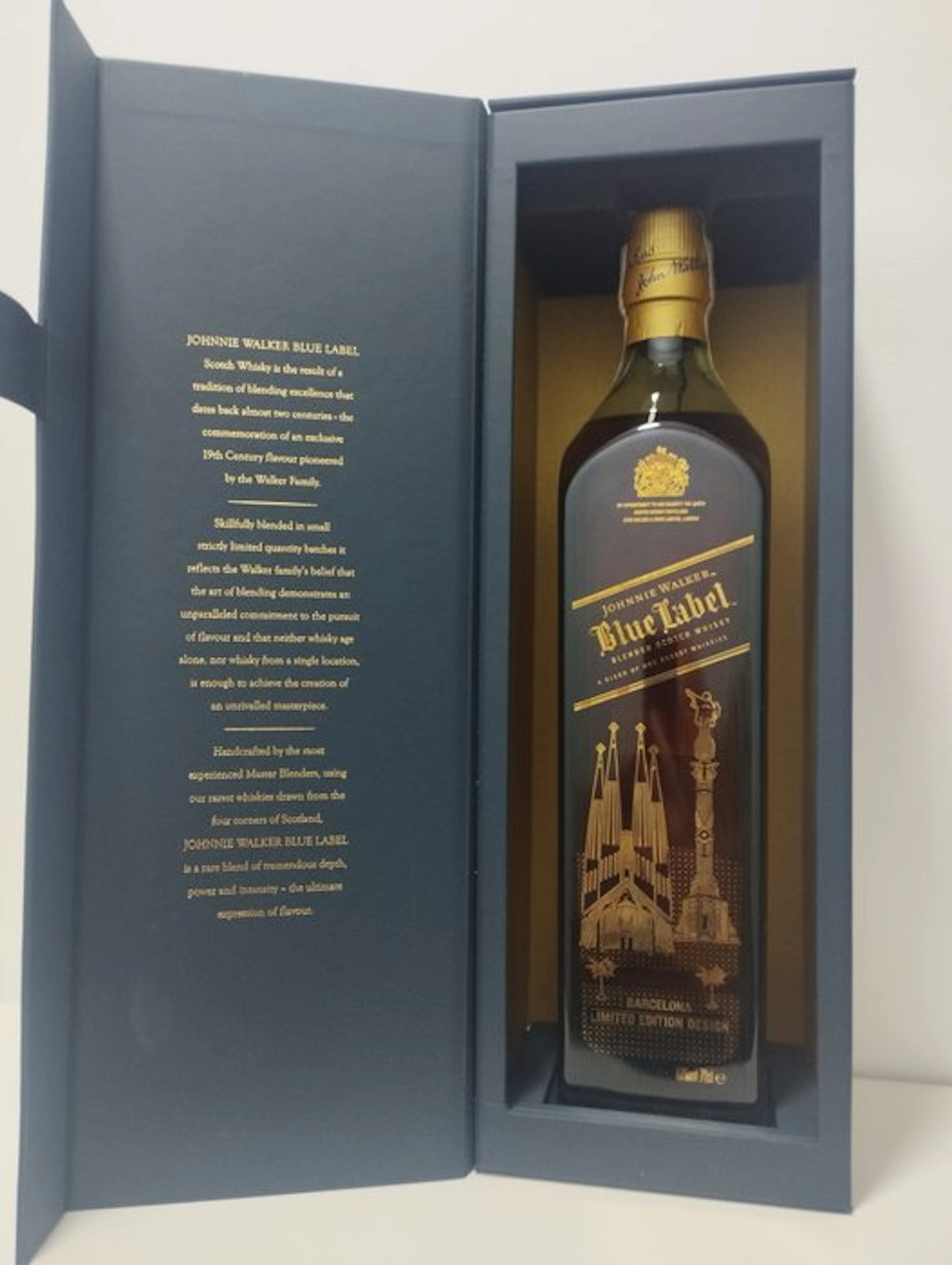 Johnnie Walker Blue Label Barcelona Limited Edition - 70cl