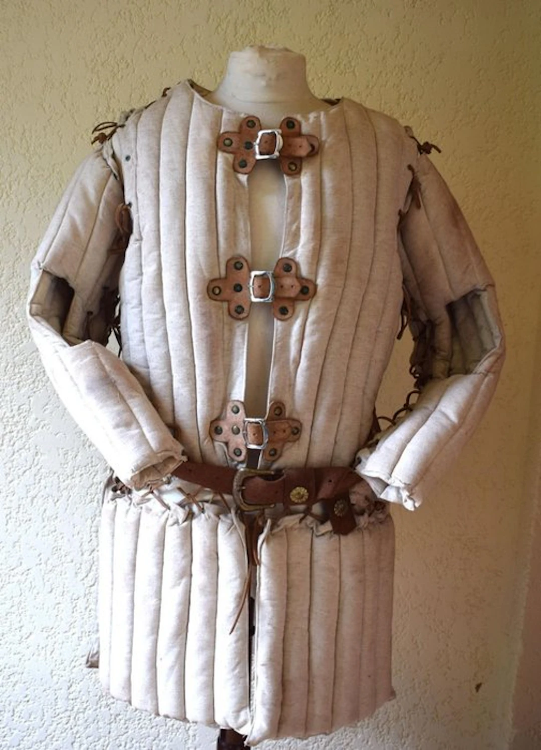 Medieval linen gambeson + leather belt with bronze buckle...