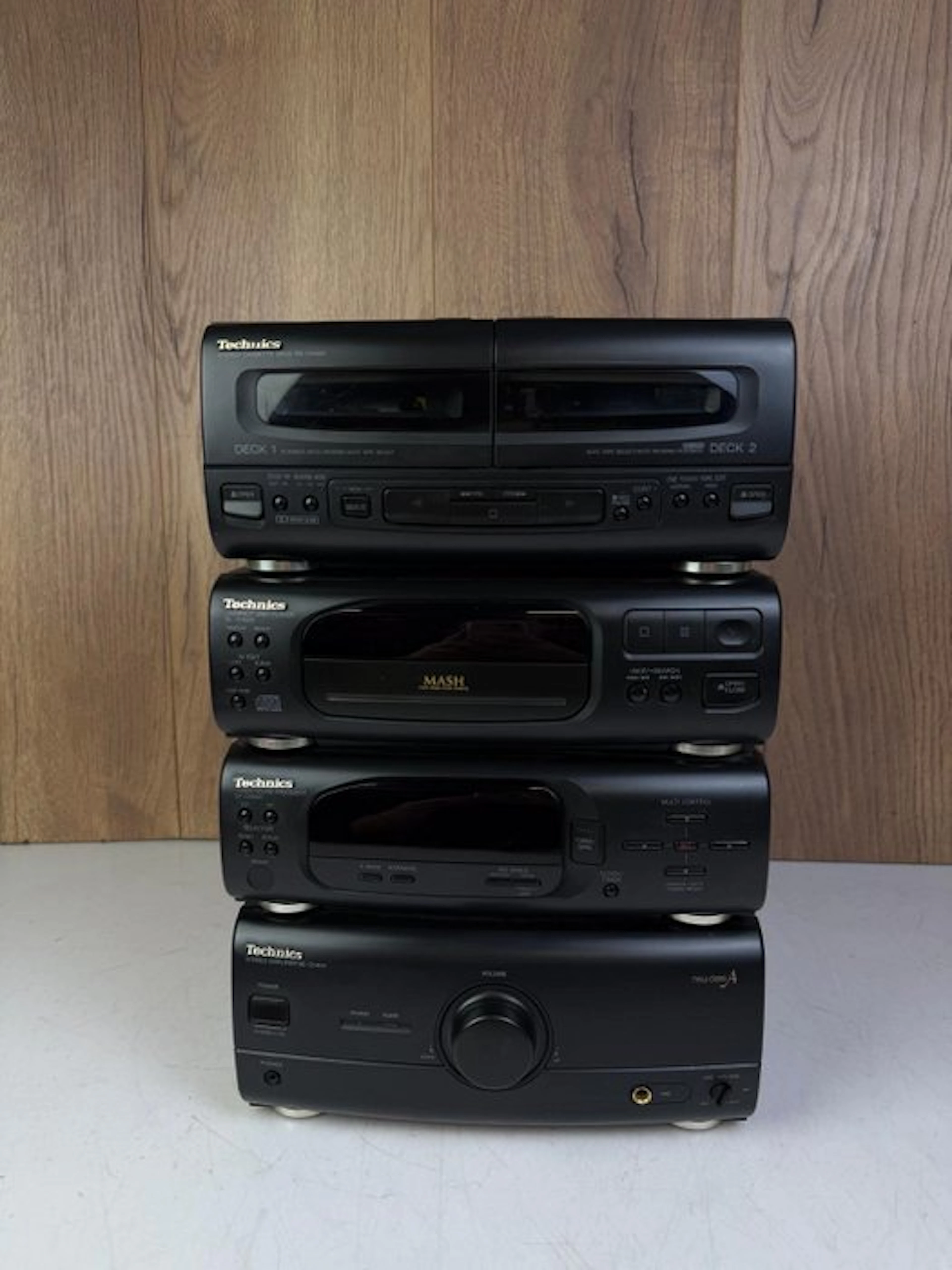 Technics - SE-CH404 Amplifier + SL-CH505 CD Player +...