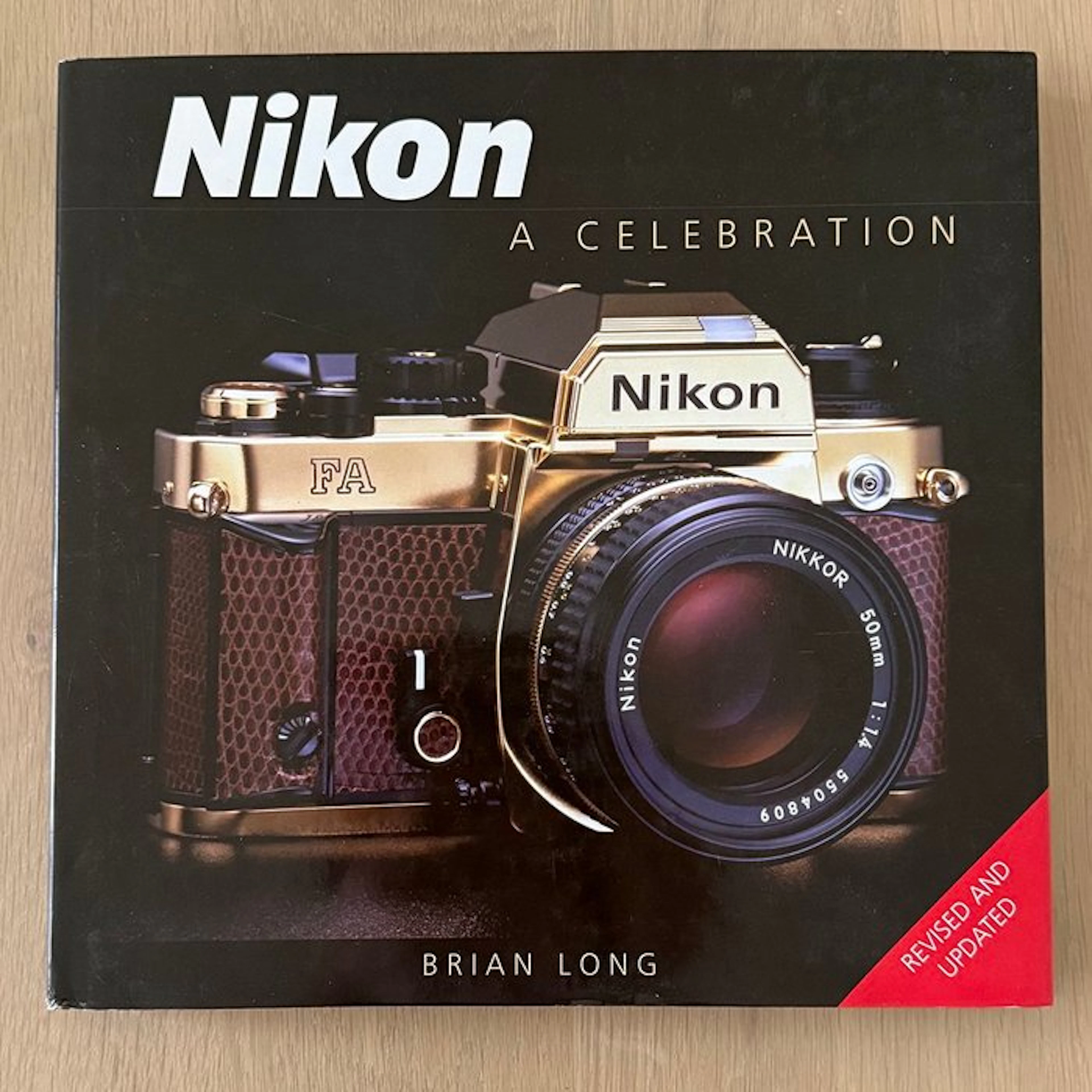 Nikon a celebration door Brian Long . Analogue camera