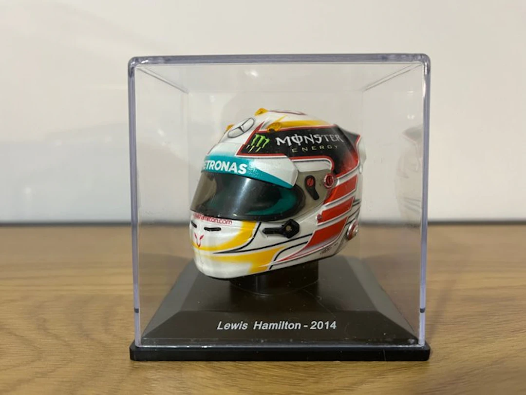Spark 1:5 - Model race car - World Champion 2014 - Lewis Hamilton