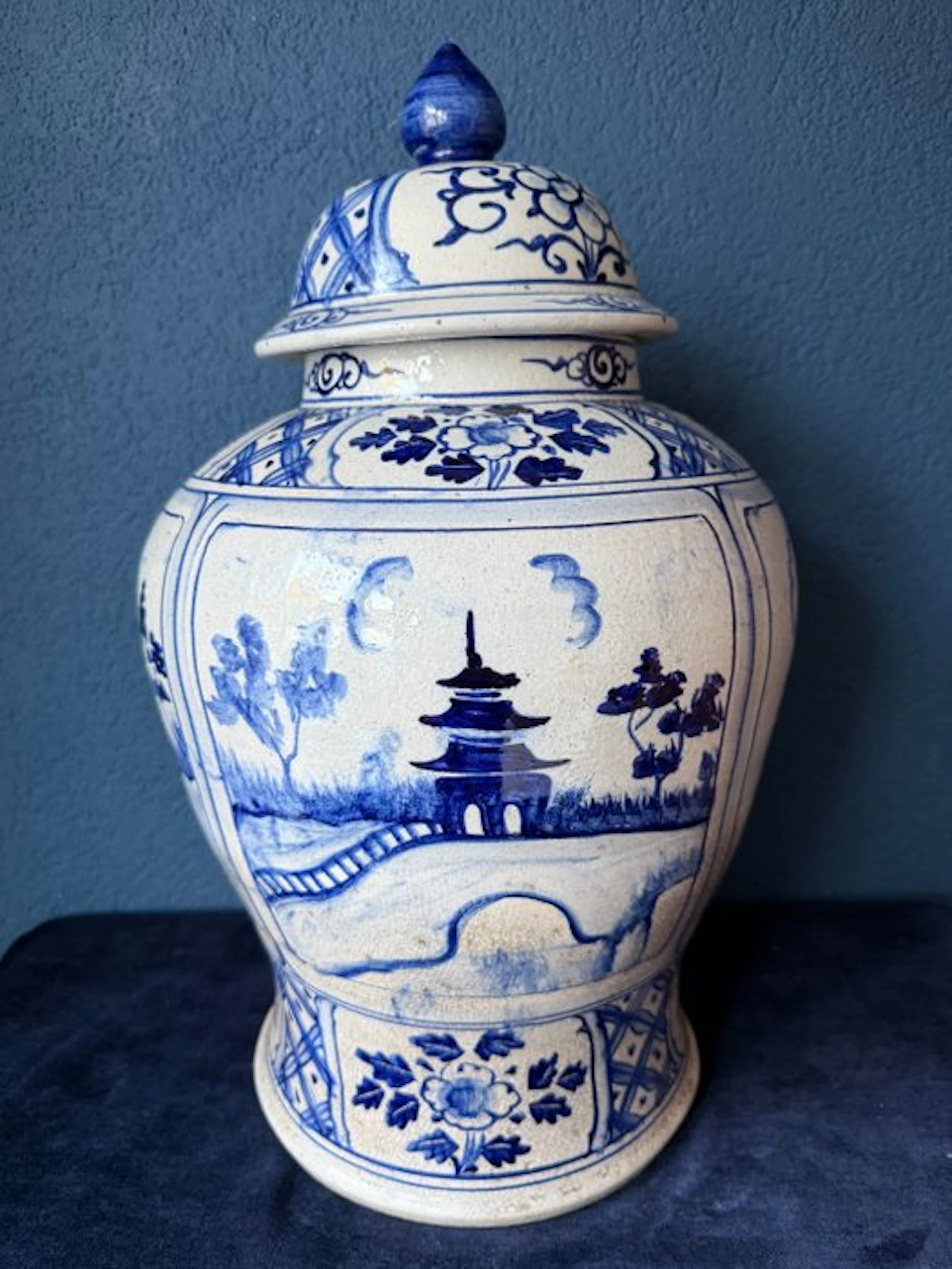 Boch Frères (attr.) - Lidded vase - Earthenware - Chinoiserie lidded vase