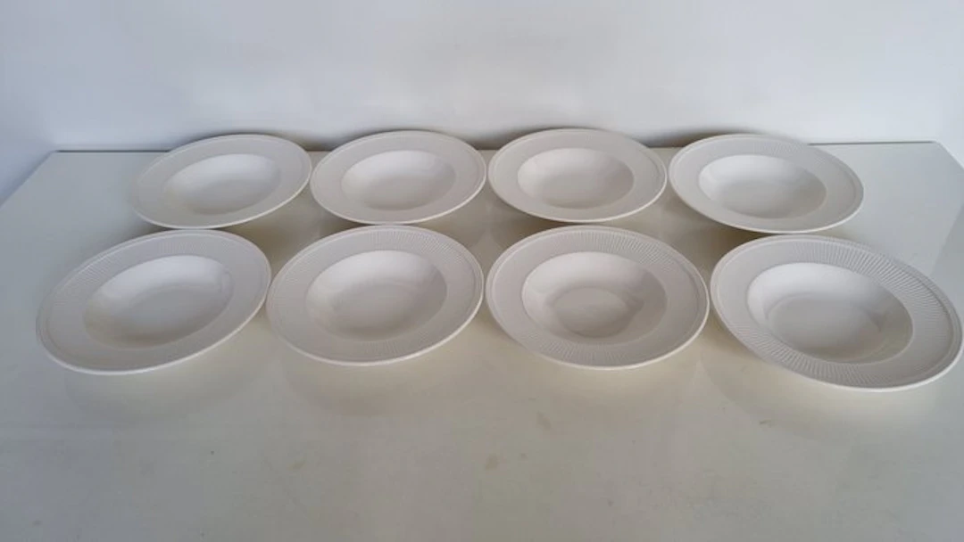 Wedgwood - Dinner service (8) - Windsor - Porcelain - Deep plates, as new.