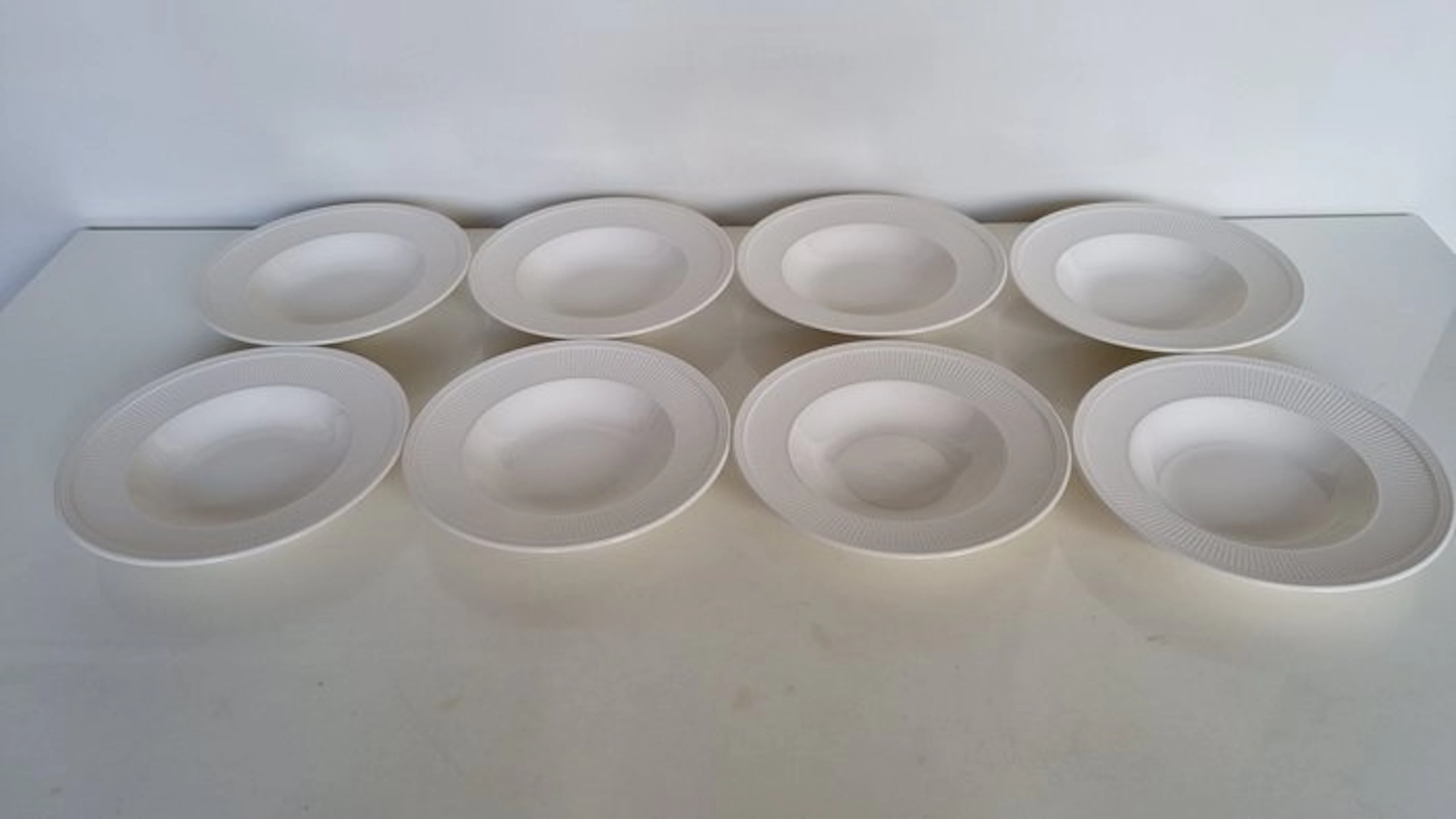 Wedgwood - Dinner service (8) - Windsor - Porcelain - Deep plates, as new.