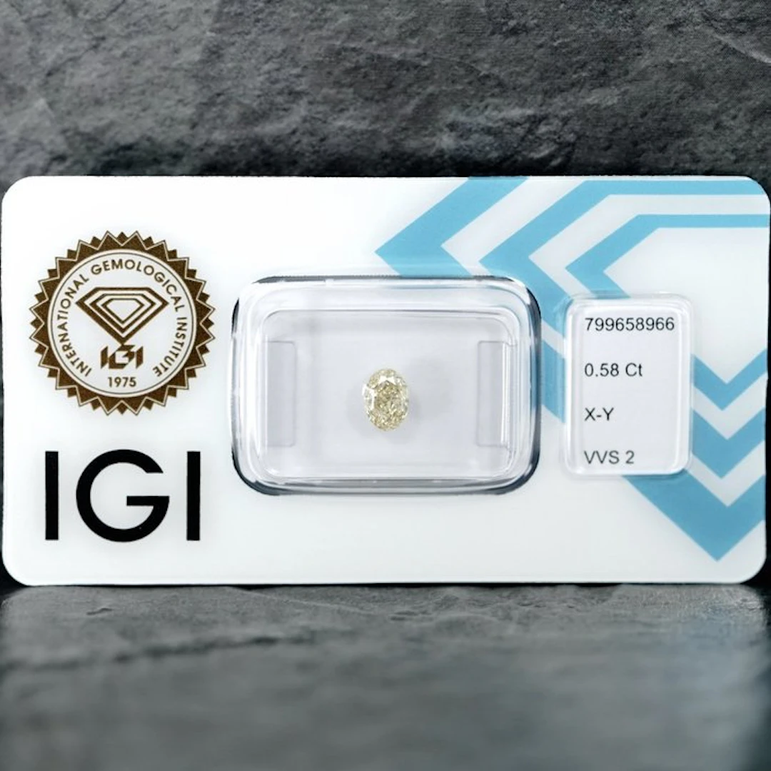 No reserve price - 1 pcs Diamond (Natural coloured)...