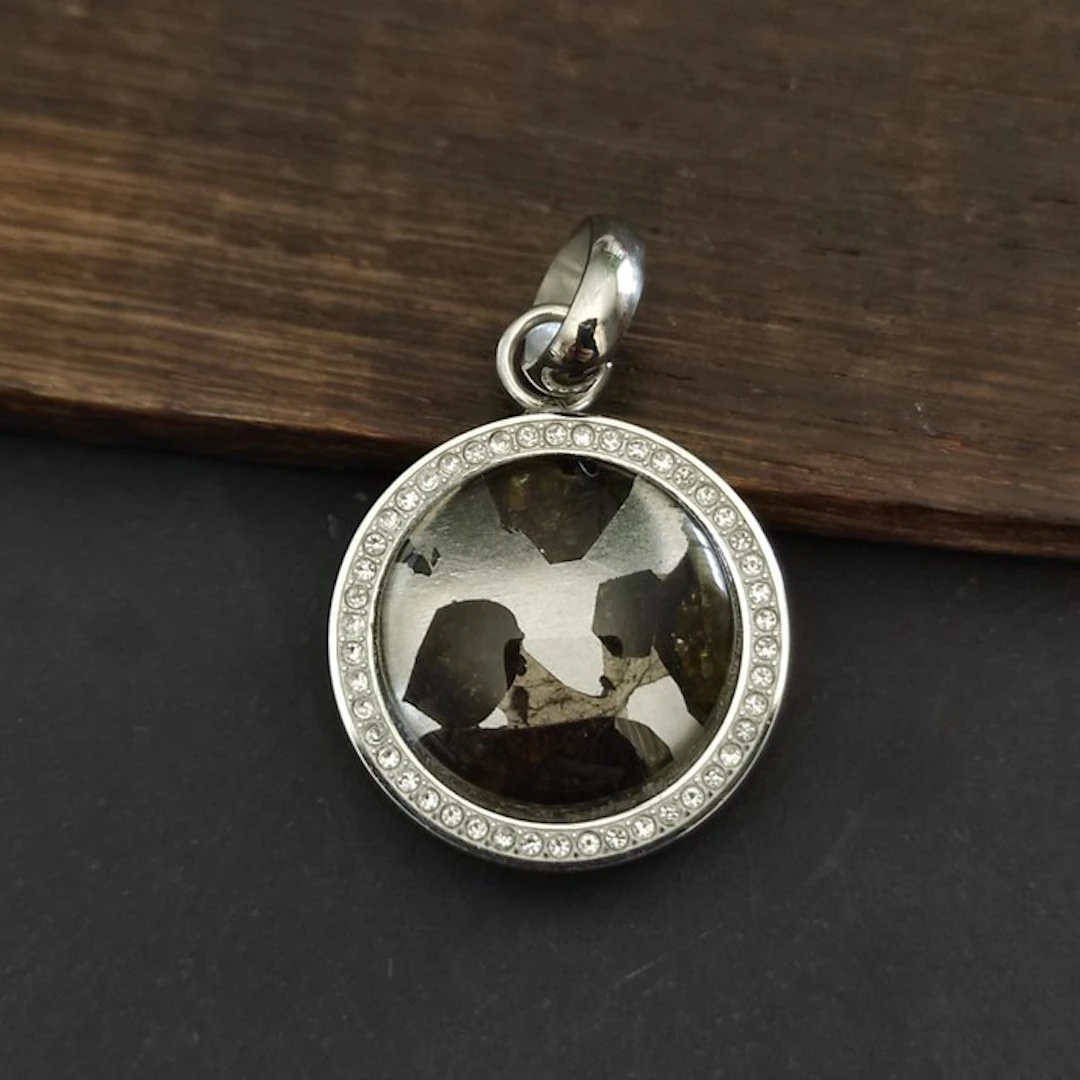 Meteorite Pallasite Sericho Pendant Steel 925 - Height: 2.7 cm- 6.28 g - (1)