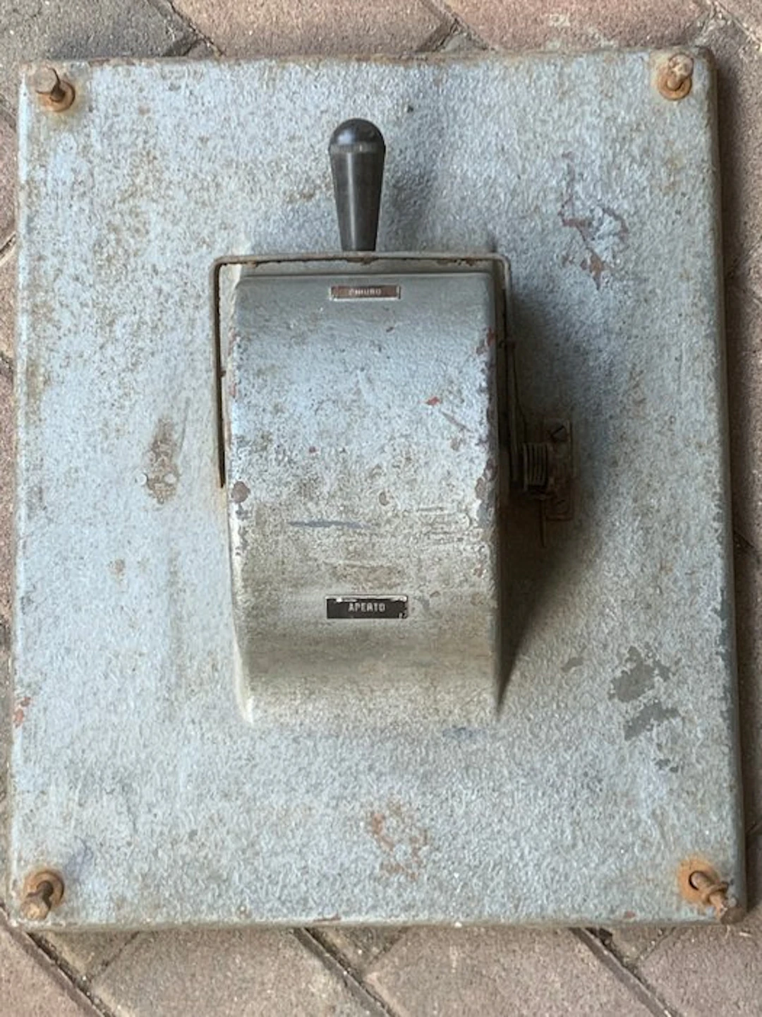 Industrial equipment - Italy - Industrial disconnect switch