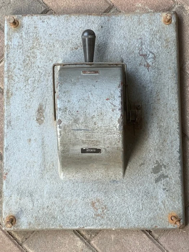 Industrial equipment - Italy - Industrial disconnect switch