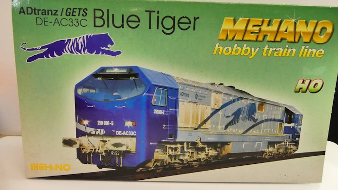 Mehano H0 - T166 - Diesel locomotive (1) - adtranz