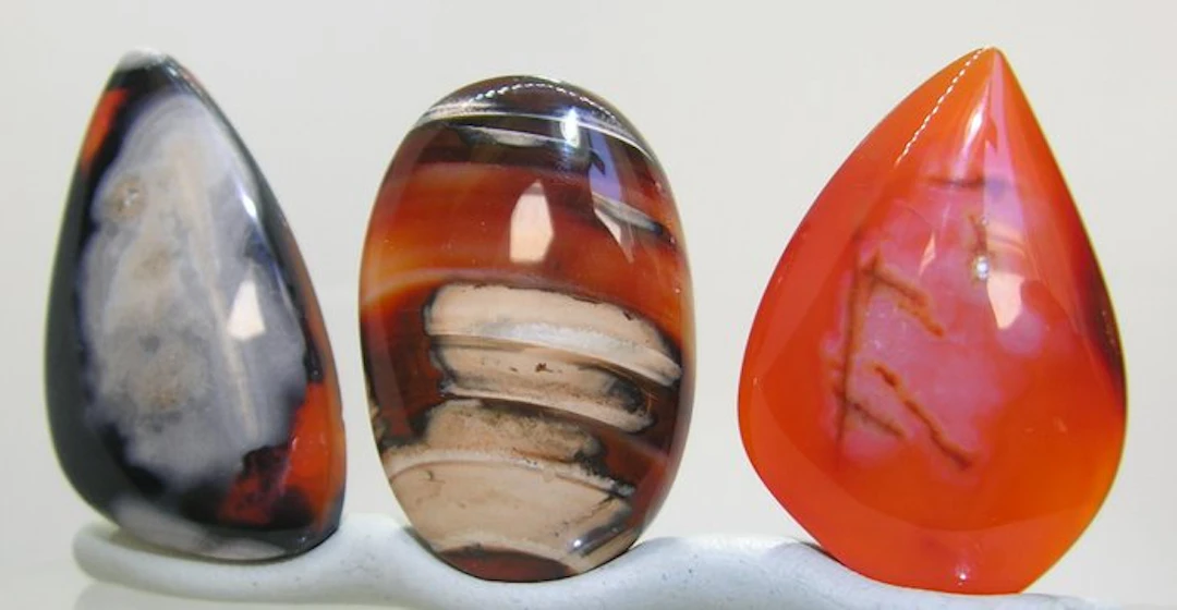 Agate Cabochon - Height: 29.7 mm - Width: 19.6 mm- 17.4 g - (3)